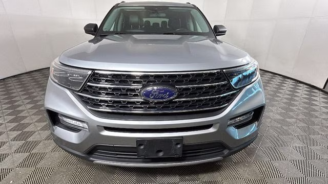2023 Silver Ford Explorer XLT 4X4 SUV