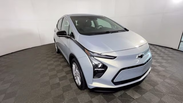 2023 Silver Flare Metallic Chevrolet Bolt EV 1LT FWD Crossover