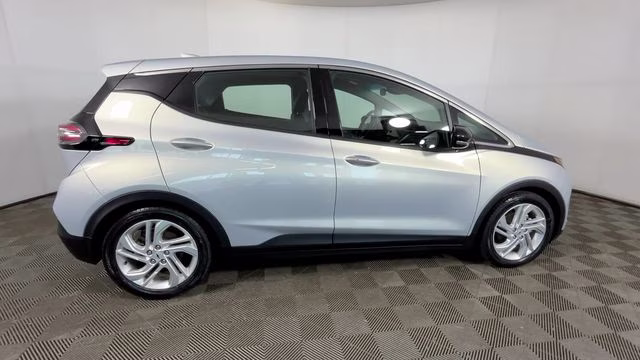 2023 Silver Flare Metallic Chevrolet Bolt EV 1LT FWD Crossover