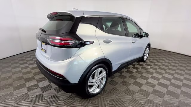 2023 Silver Flare Metallic Chevrolet Bolt EV 1LT FWD Crossover