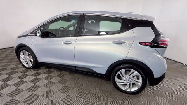 2023 Silver Flare Metallic Chevrolet Bolt EV 1LT FWD Crossover