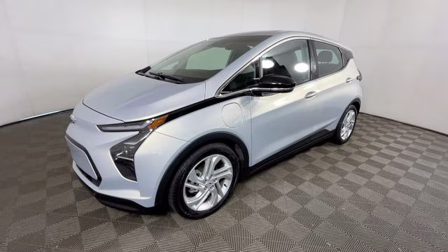 2023 Silver Flare Metallic Chevrolet Bolt EV 1LT FWD Crossover