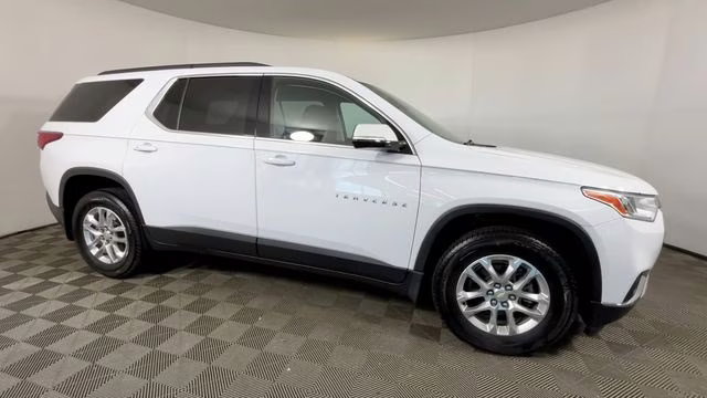 2020 Summit White Chevrolet Traverse LT FWD SUV