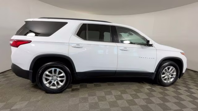 2020 Summit White Chevrolet Traverse LT FWD SUV