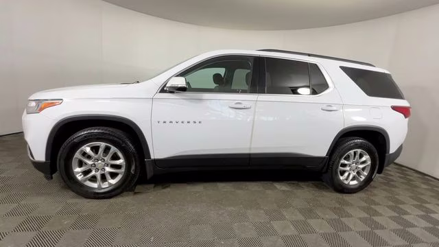 2020 Summit White Chevrolet Traverse LT FWD SUV