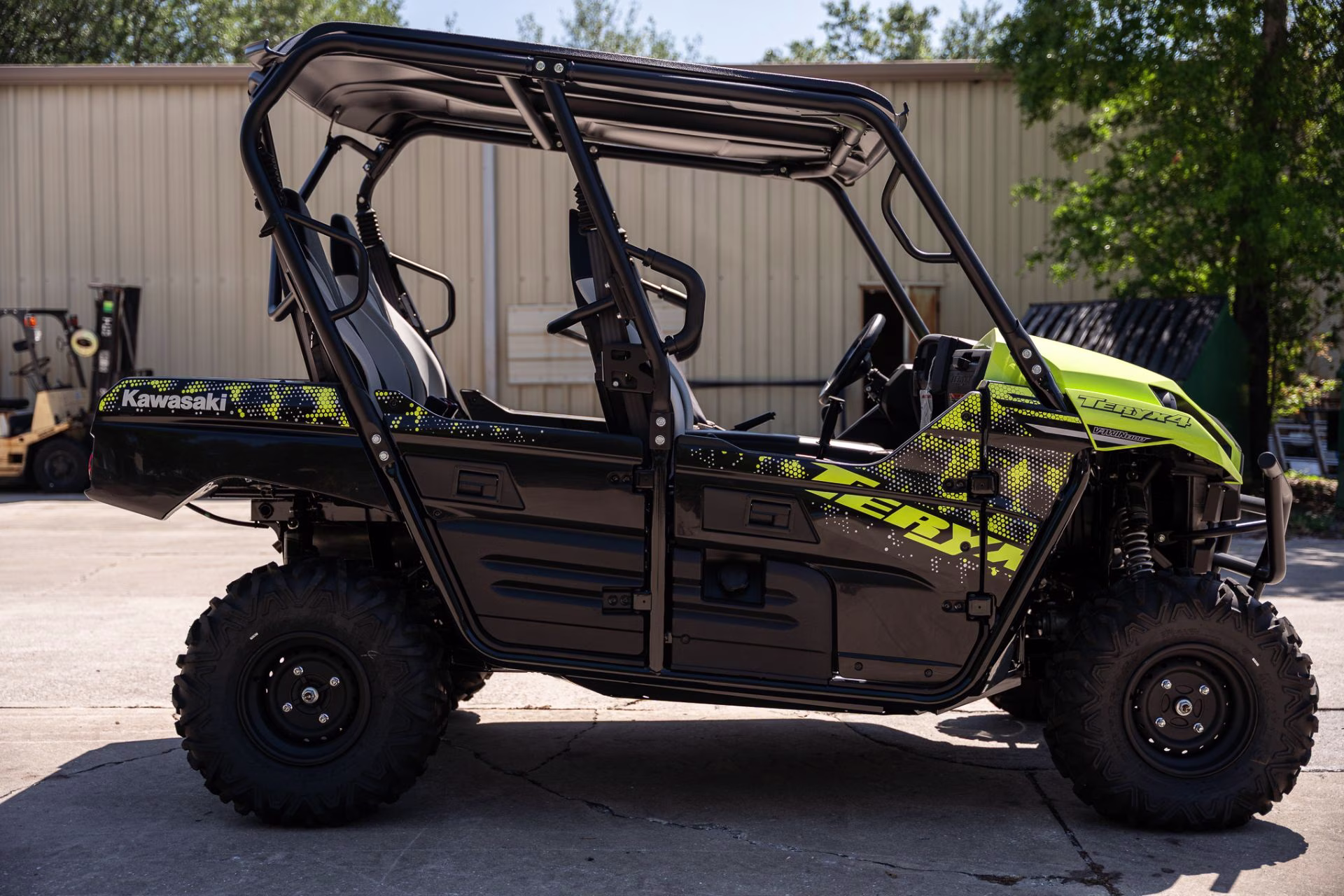 2025 Neon Yellow / Super Black Kawasaki Teryx4 SXS