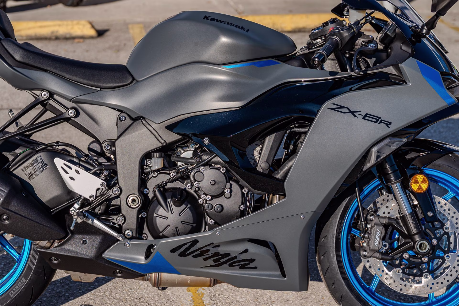 2026 Metallic Matte Graphenesteel Gray / Metallic Spark Black / Pearl Storm Gray Kawasaki Ninja ZX-6R ZX-6R ABS Motorcycle