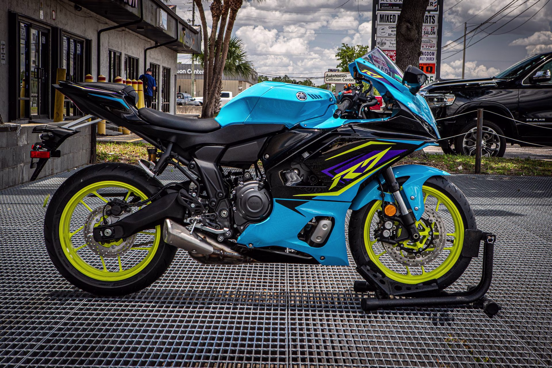 2026 Breaker Cyan / Raven Yamaha YZF-R7 Motorcycle