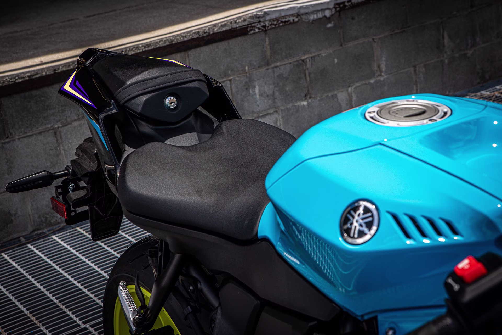 2026 Breaker Cyan / Raven Yamaha YZF-R7 Motorcycle