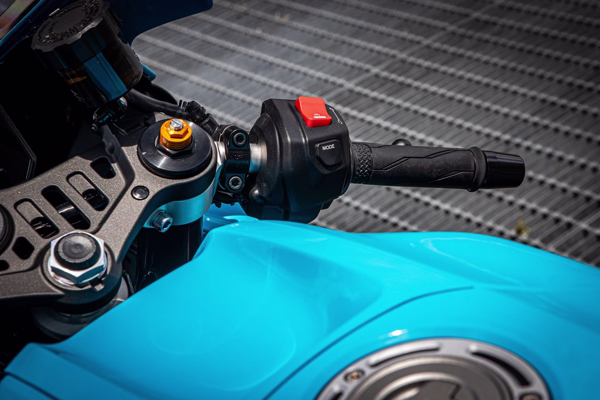 2026 Breaker Cyan / Raven Yamaha YZF-R7 Motorcycle