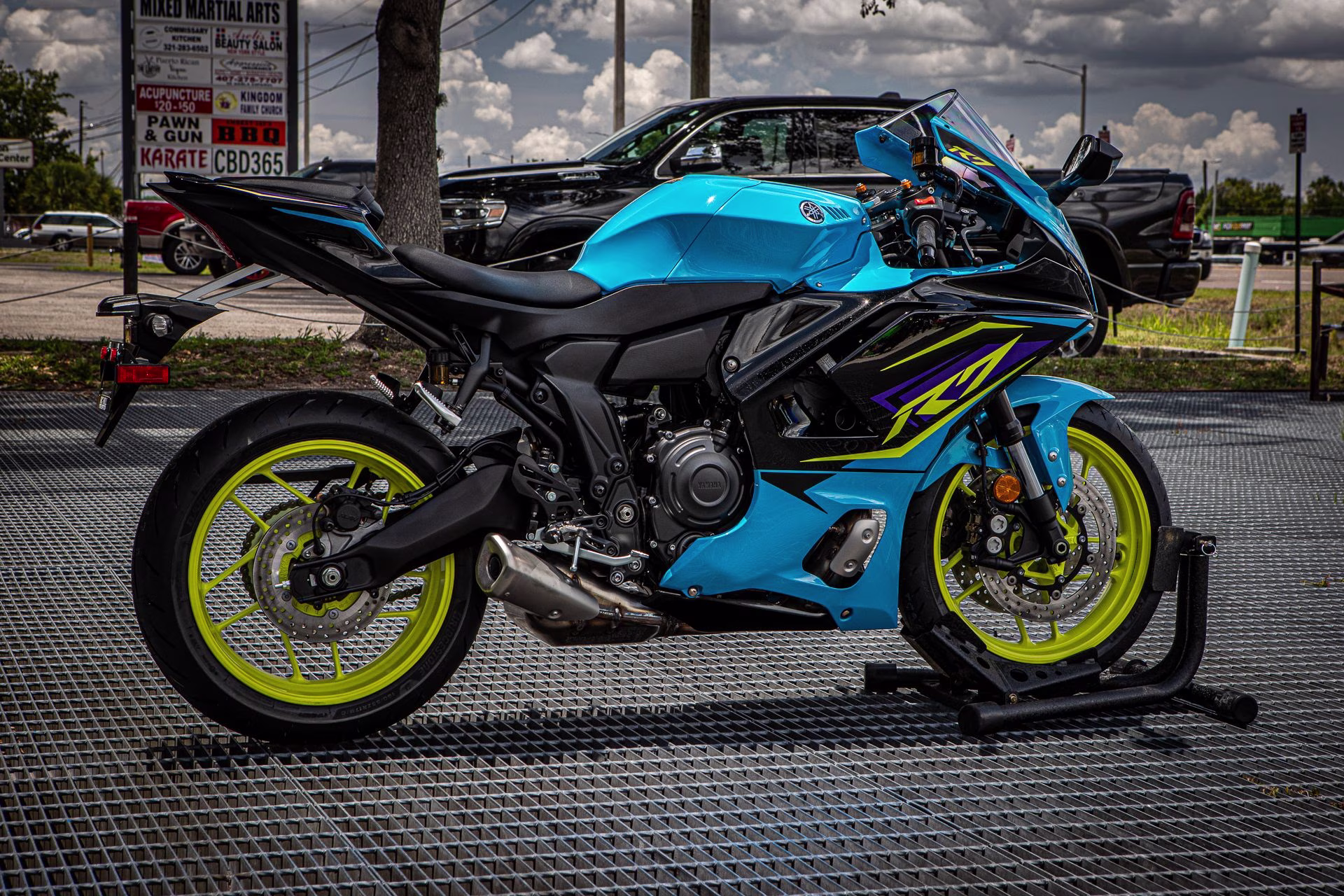2026 Breaker Cyan / Raven Yamaha YZF-R7 Motorcycle