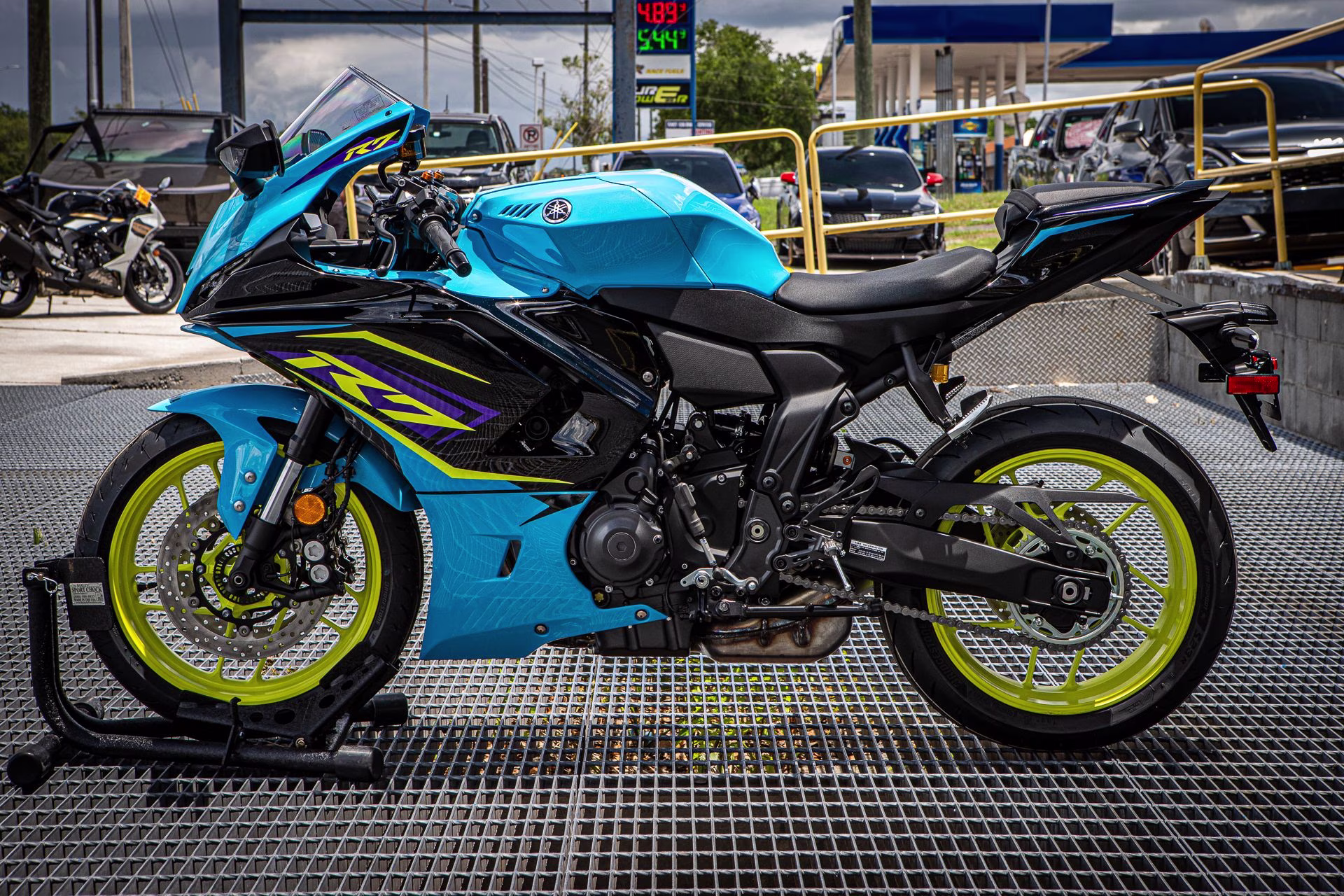 2026 Breaker Cyan / Raven Yamaha YZF-R7 Motorcycle