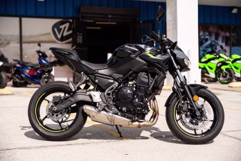 2024 Metallic Matte Dark Gray / Metallic Flat Spark Black Kawasaki Z650 Motorcycle