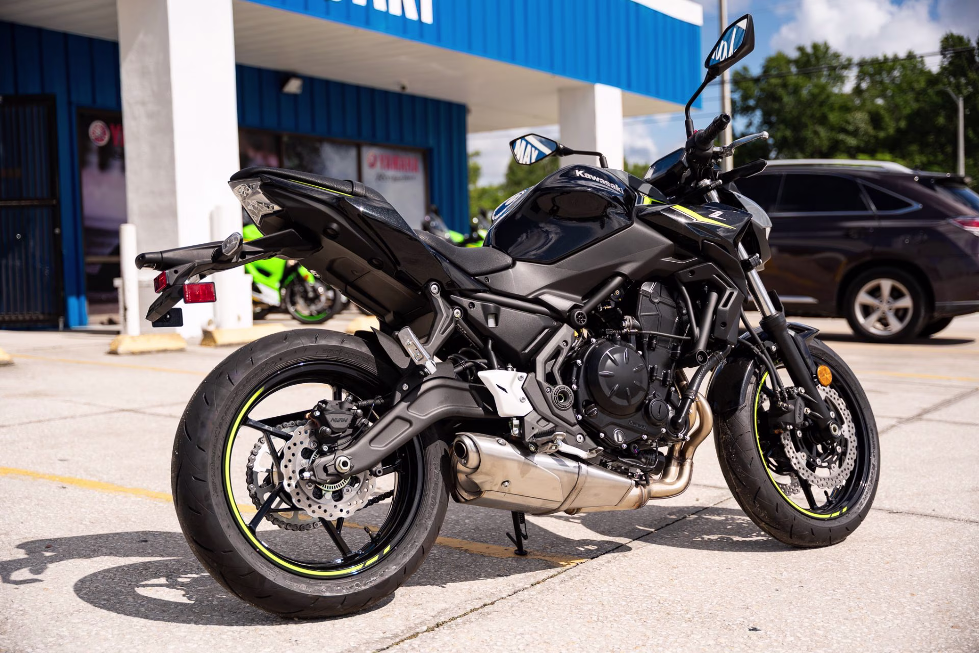 2024 Metallic Matte Dark Gray / Metallic Flat Spark Black Kawasaki Z650 Motorcycle