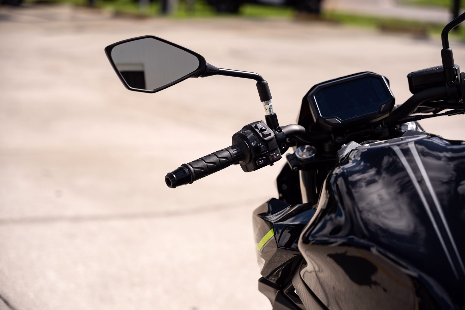 2024 Metallic Matte Dark Gray / Metallic Flat Spark Black Kawasaki Z650 Motorcycle