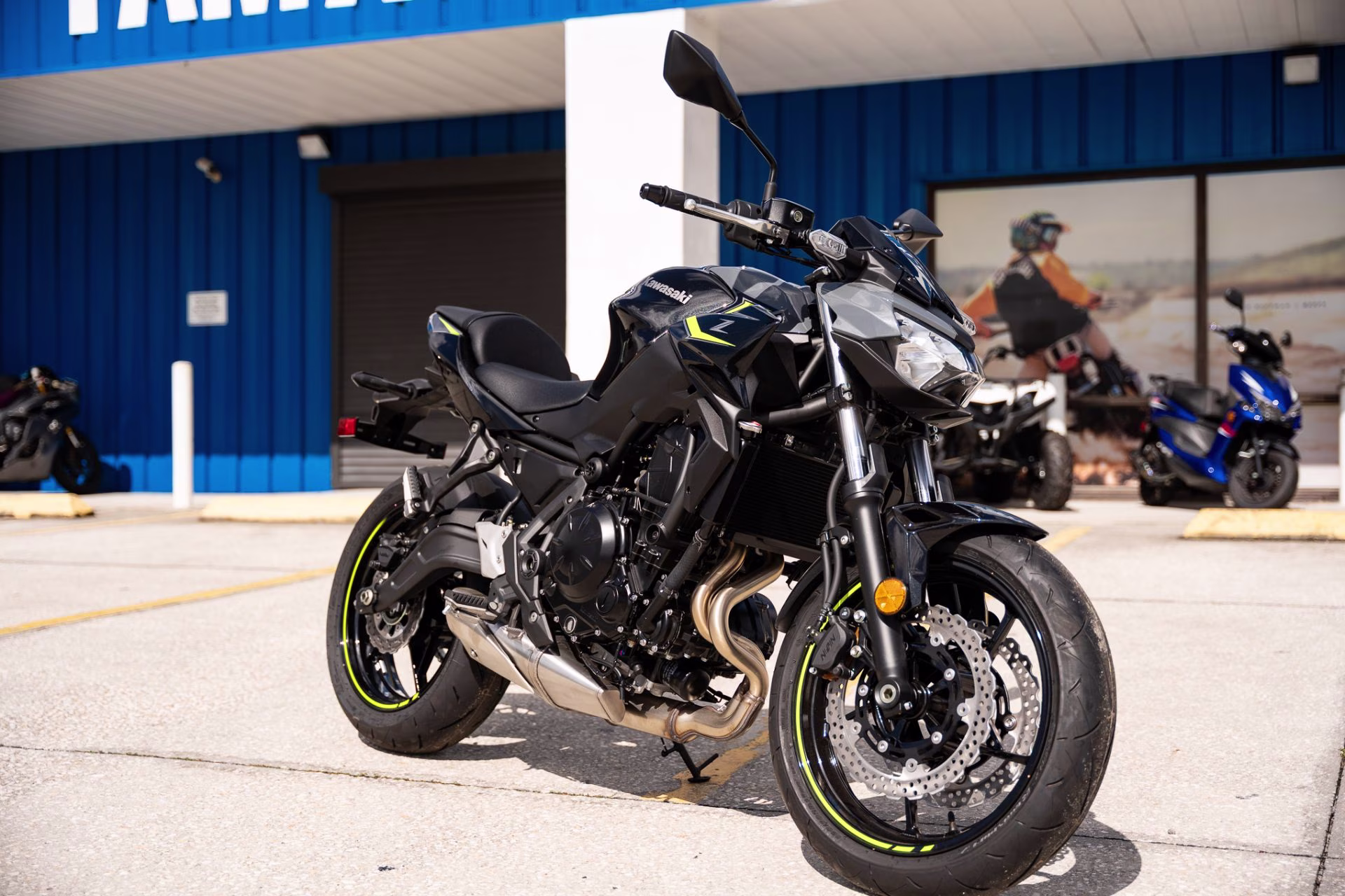 2024 Metallic Matte Dark Gray / Metallic Flat Spark Black Kawasaki Z650 Motorcycle