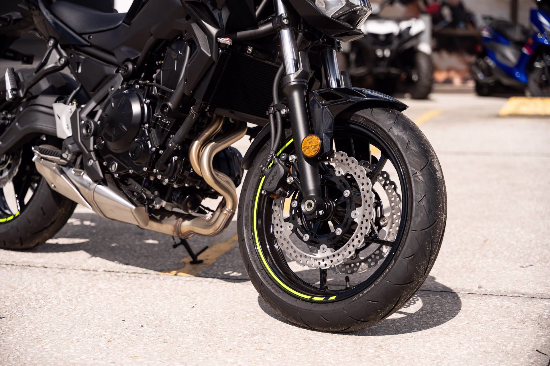 2024 Metallic Matte Dark Gray / Metallic Flat Spark Black Kawasaki Z650 Motorcycle