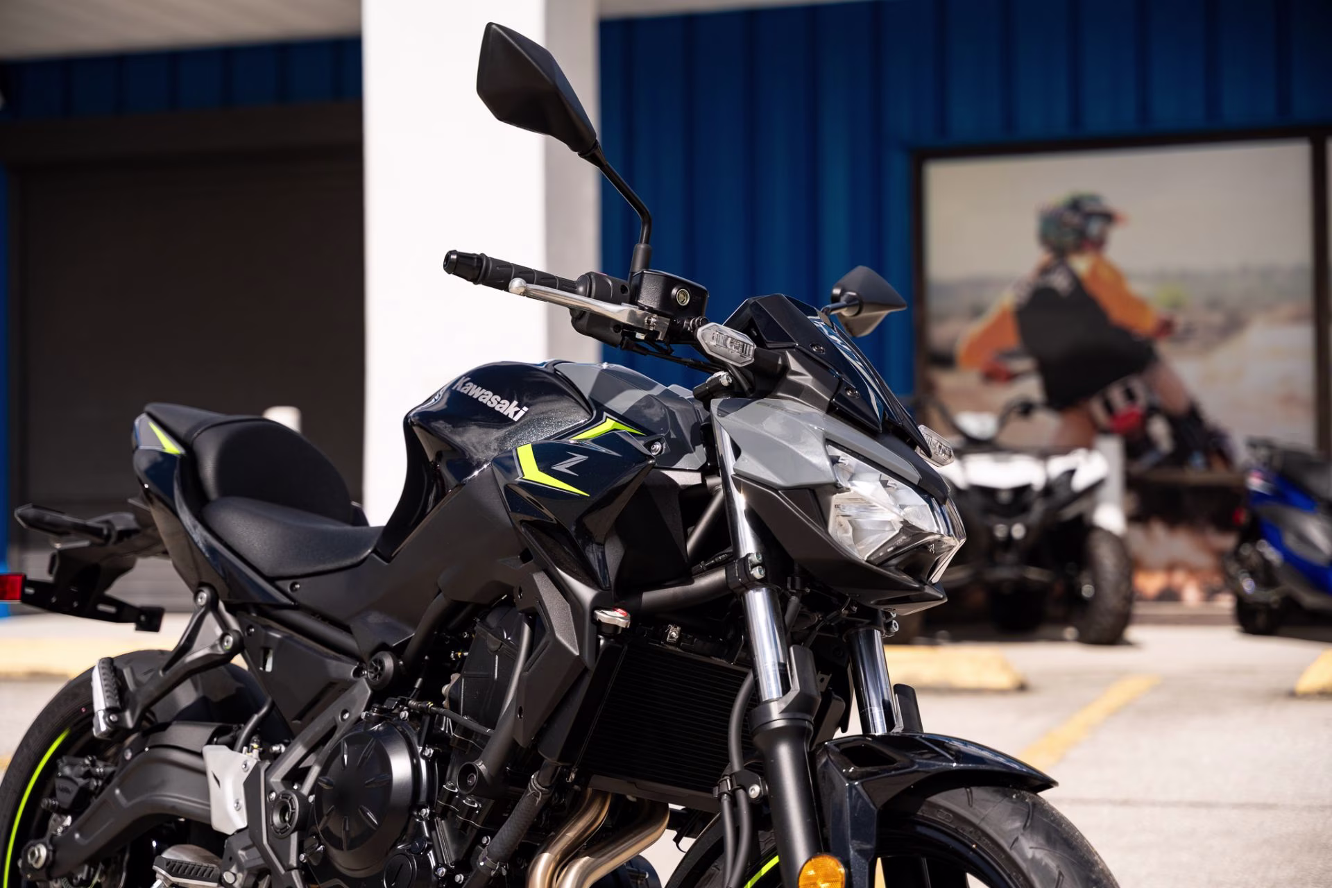 2024 Metallic Matte Dark Gray / Metallic Flat Spark Black Kawasaki Z650 Motorcycle