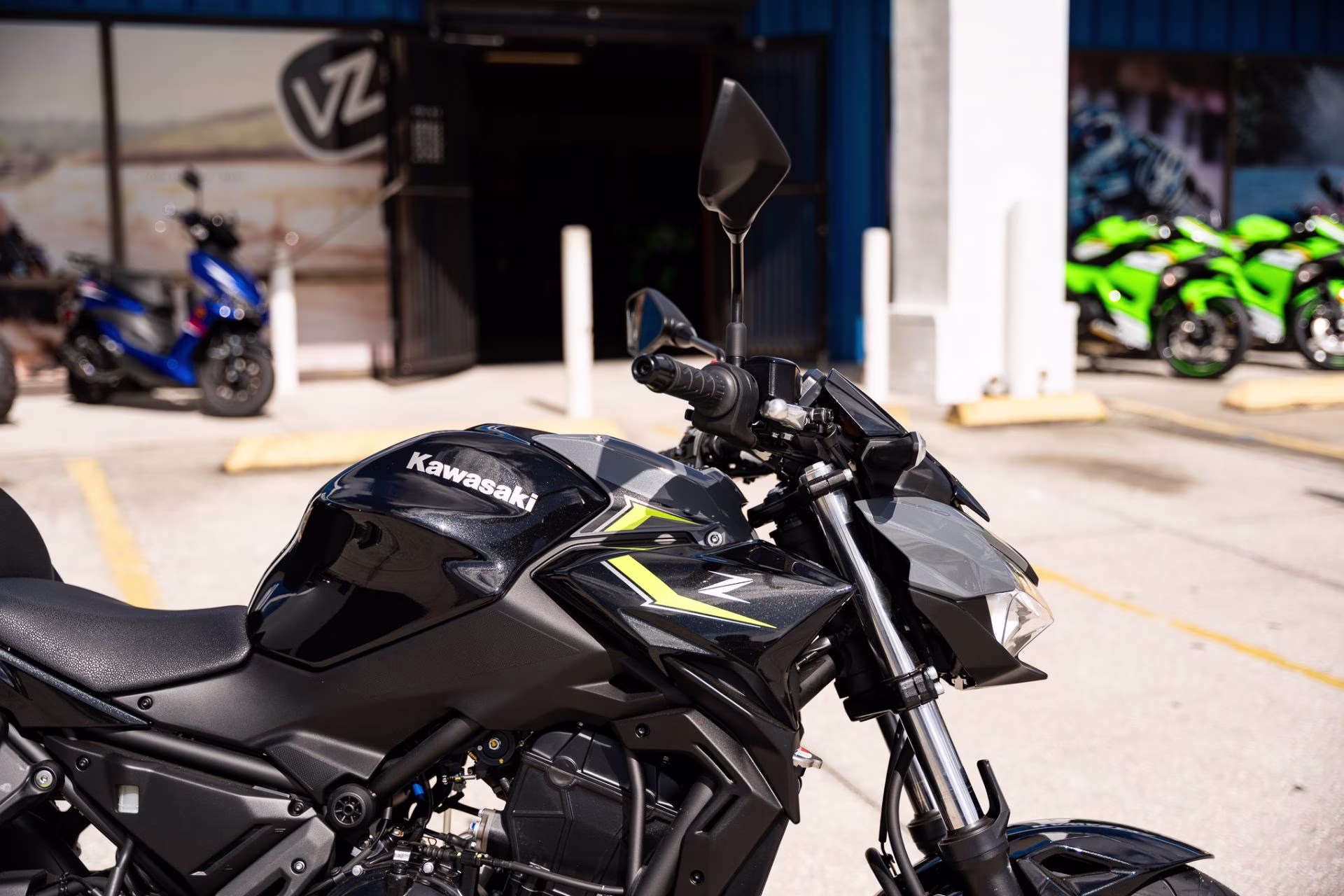 2024 Metallic Matte Dark Gray / Metallic Flat Spark Black Kawasaki Z650 Motorcycle