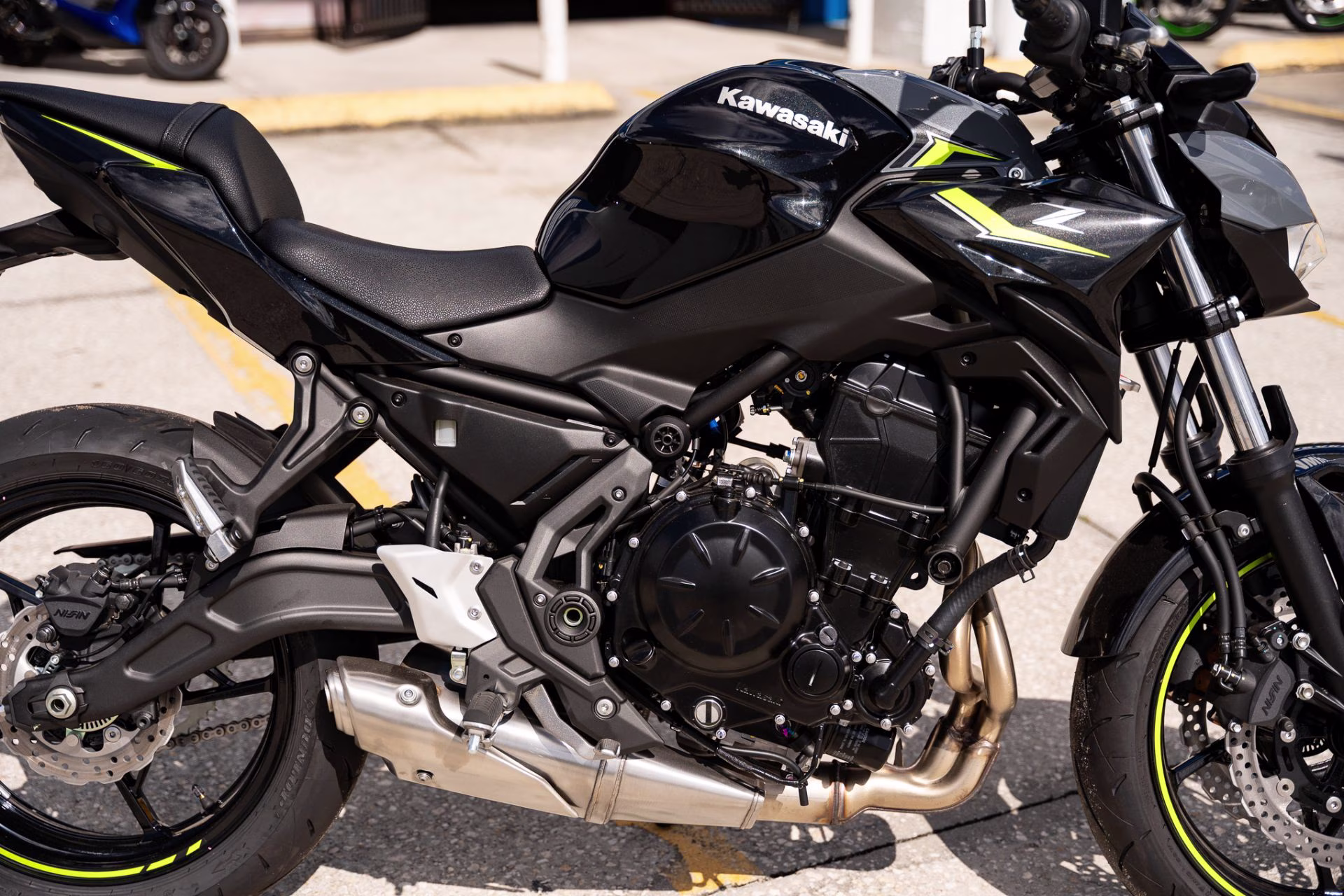 2024 Metallic Matte Dark Gray / Metallic Flat Spark Black Kawasaki Z650 Motorcycle