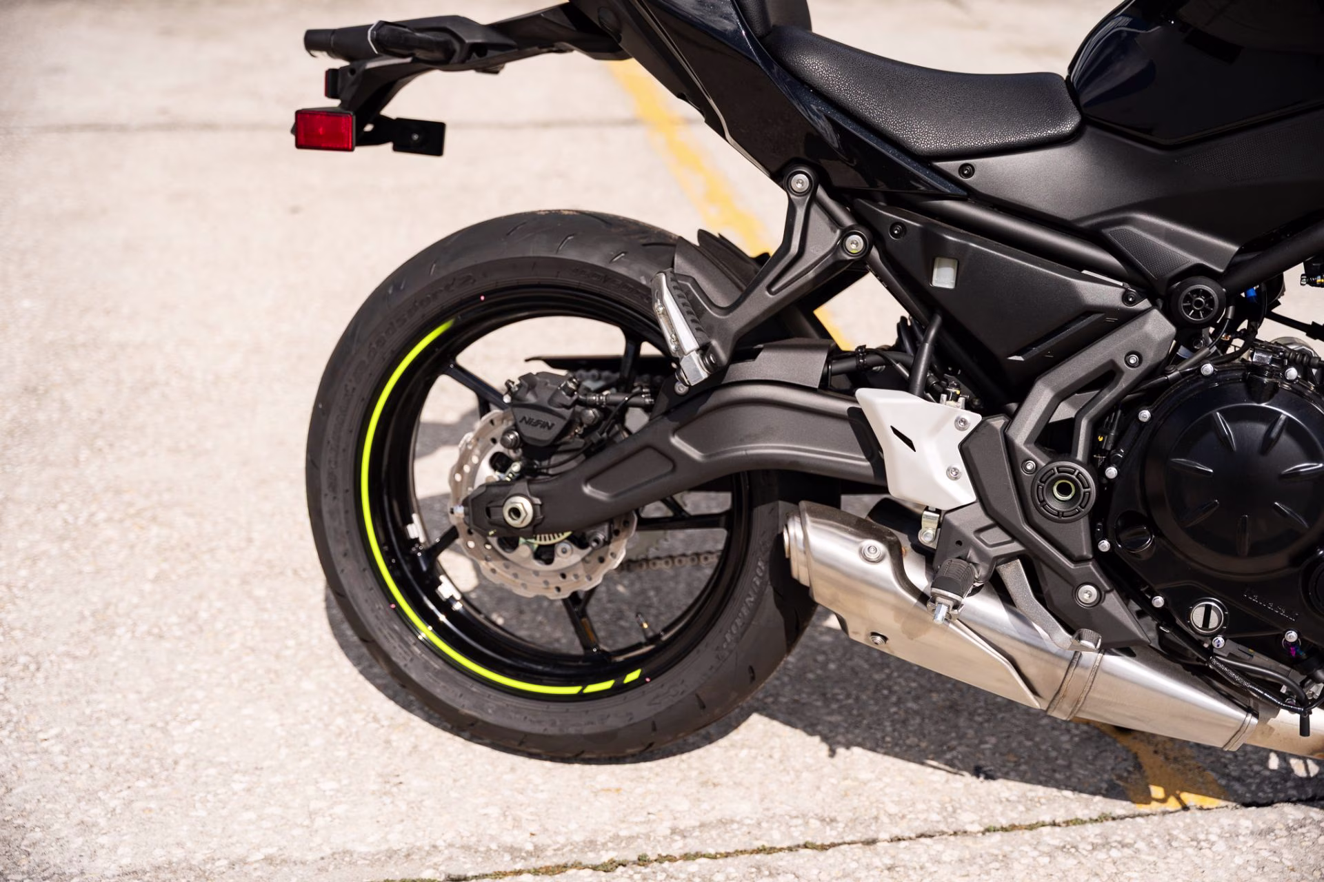 2024 Metallic Matte Dark Gray / Metallic Flat Spark Black Kawasaki Z650 Motorcycle