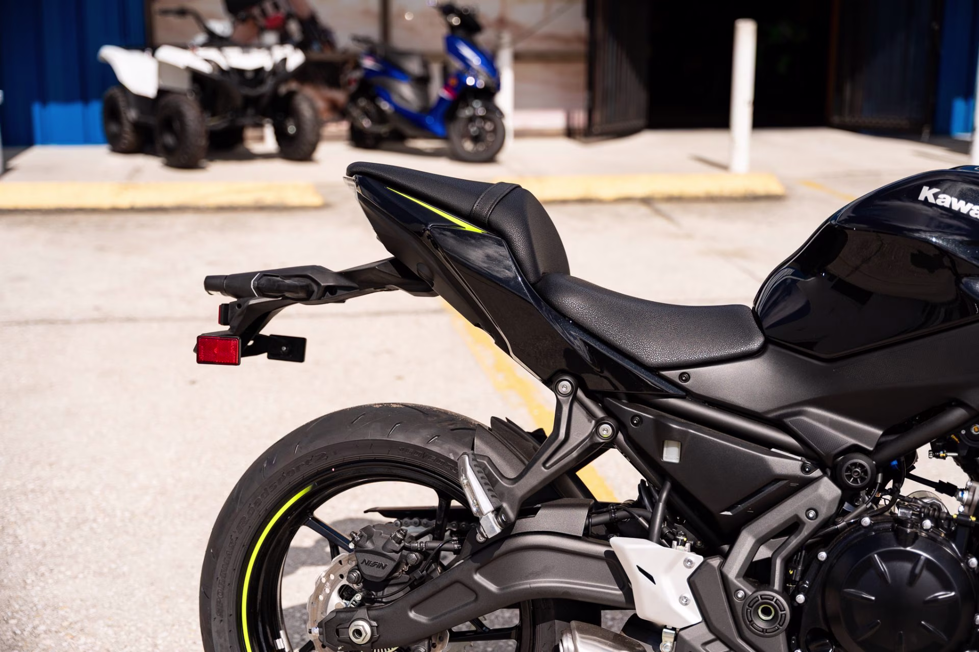 2024 Metallic Matte Dark Gray / Metallic Flat Spark Black Kawasaki Z650 Motorcycle