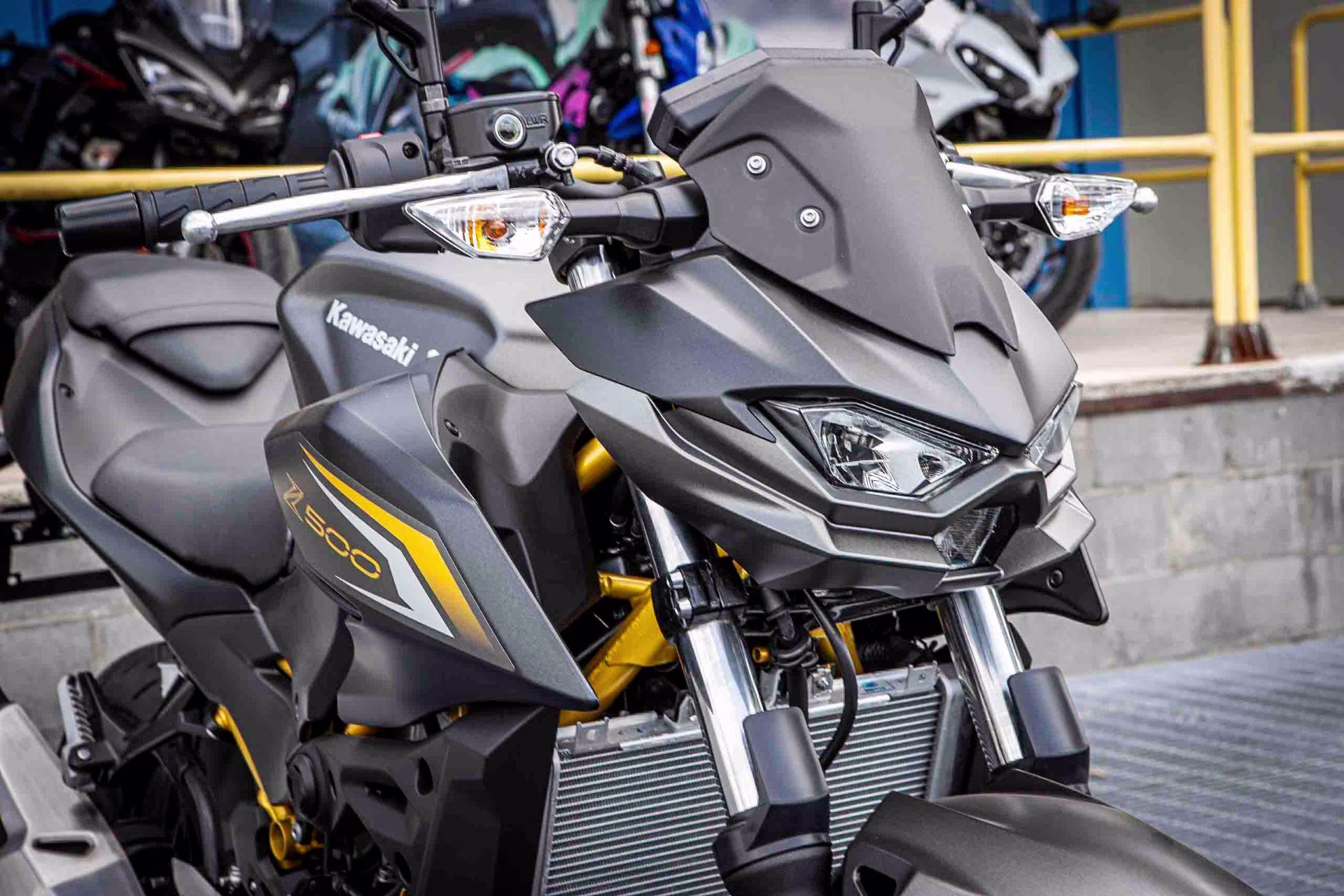 2026 Metallic Matte Graphenesteel Gray / Metallic Flat Spark Black Kawasaki Z500 ABS Motorcycle