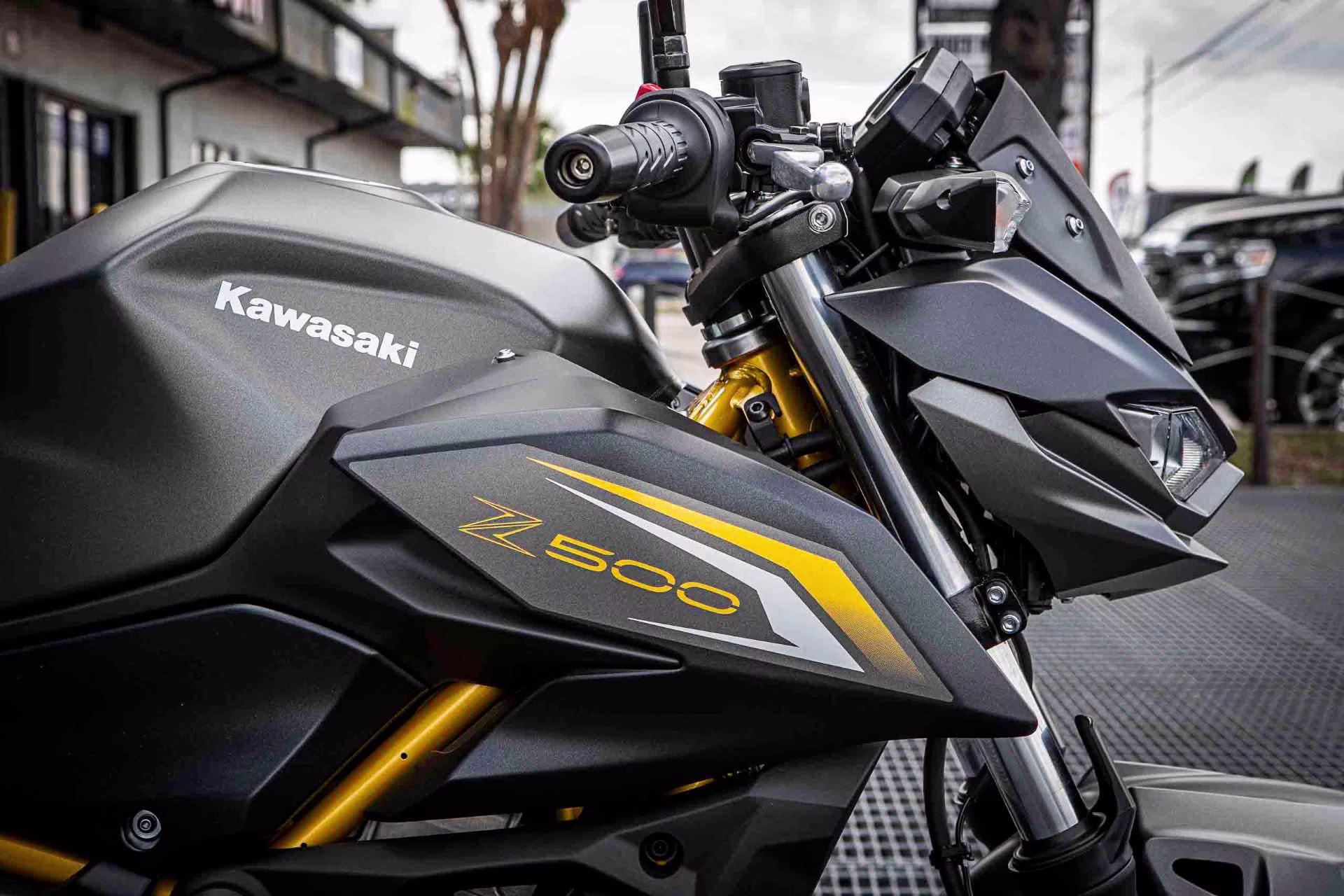 2026 Metallic Matte Graphenesteel Gray / Metallic Flat Spark Black Kawasaki Z500 ABS Motorcycle