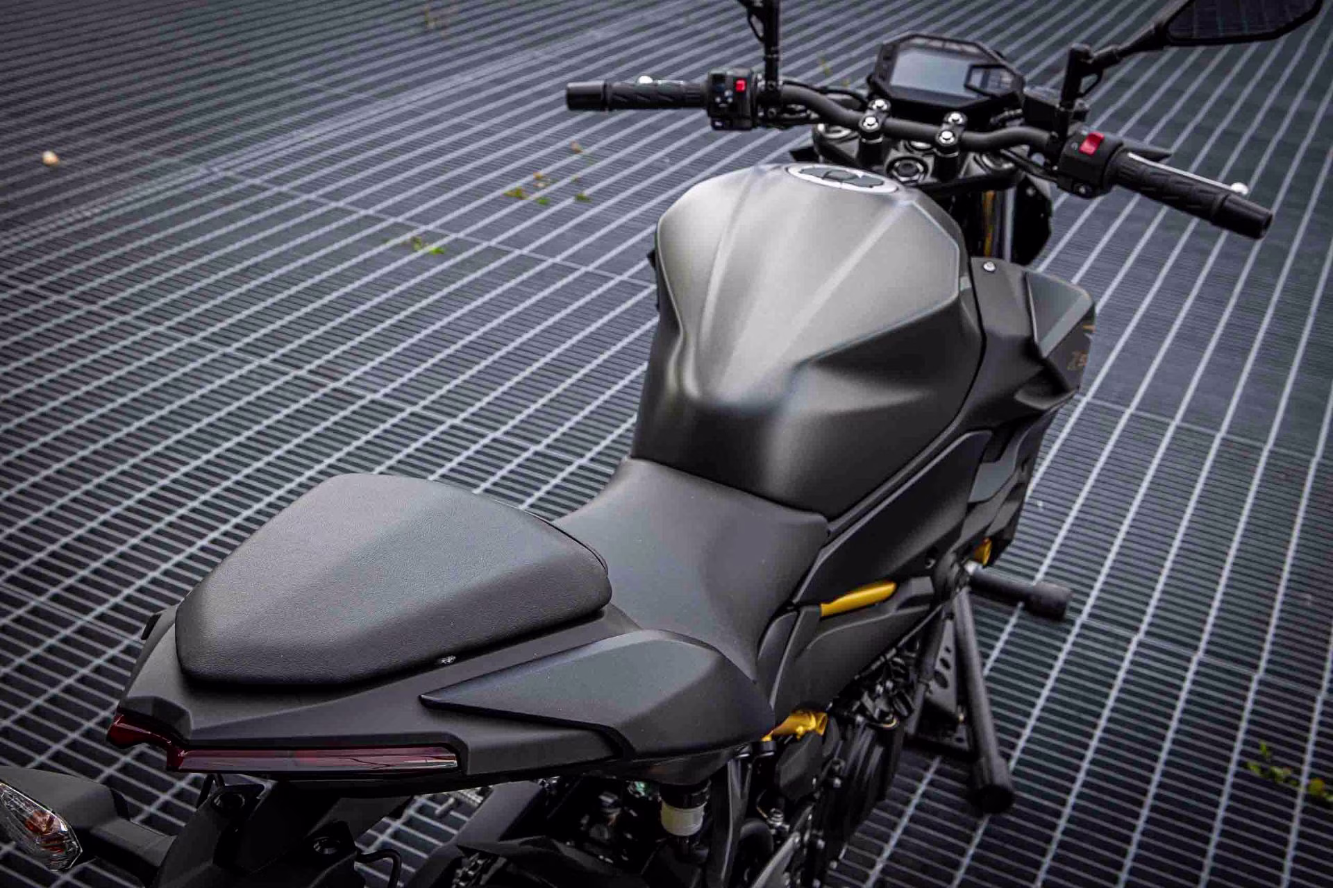 2026 Metallic Matte Graphenesteel Gray / Metallic Flat Spark Black Kawasaki Z500 ABS Motorcycle