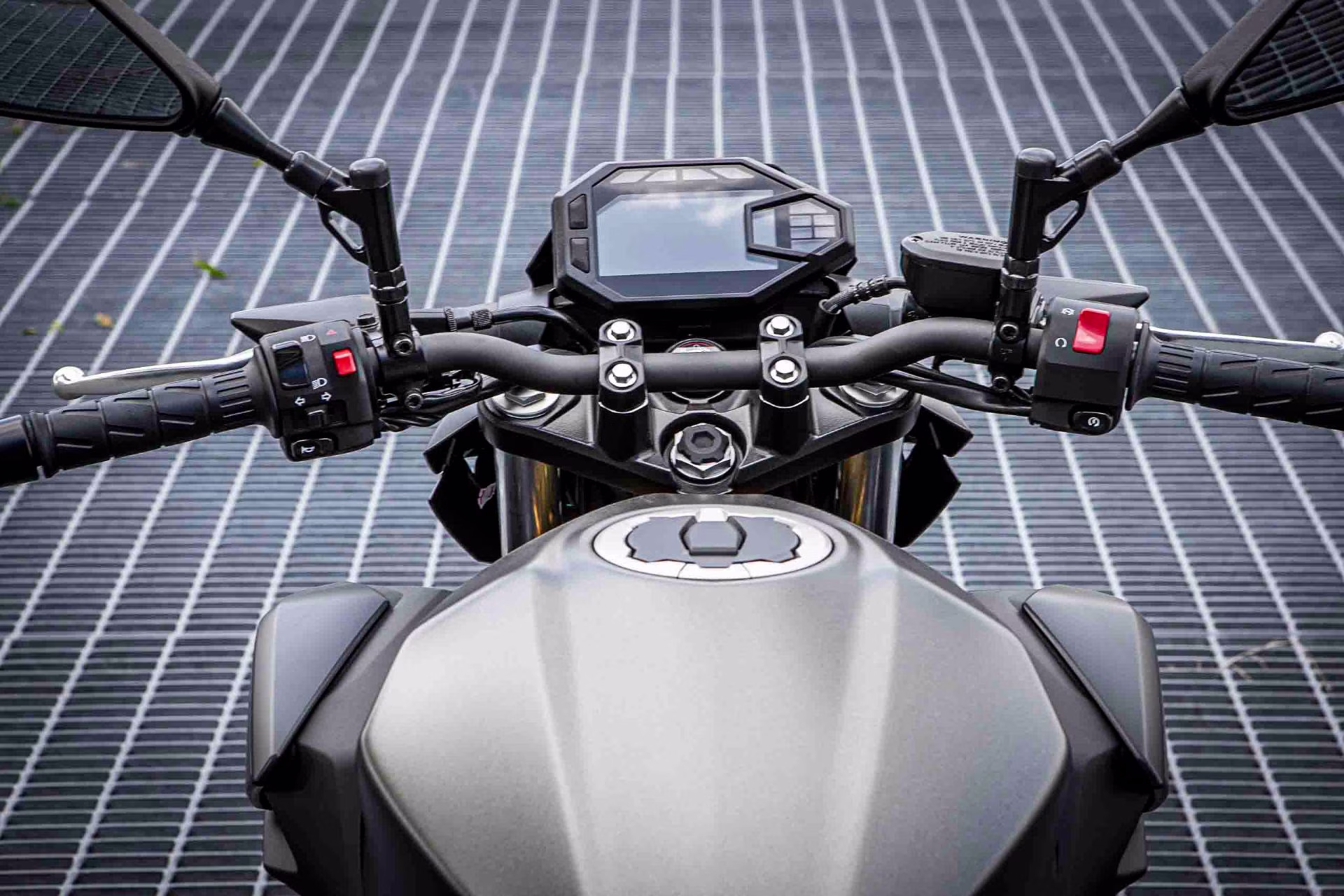 2026 Metallic Matte Graphenesteel Gray / Metallic Flat Spark Black Kawasaki Z500 ABS Motorcycle