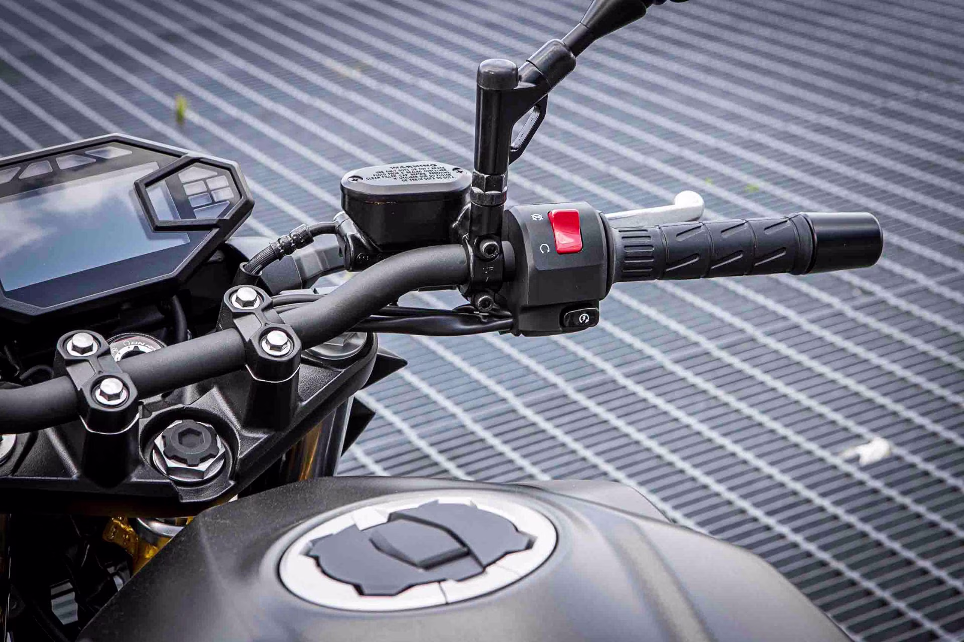 2026 Metallic Matte Graphenesteel Gray / Metallic Flat Spark Black Kawasaki Z500 ABS Motorcycle