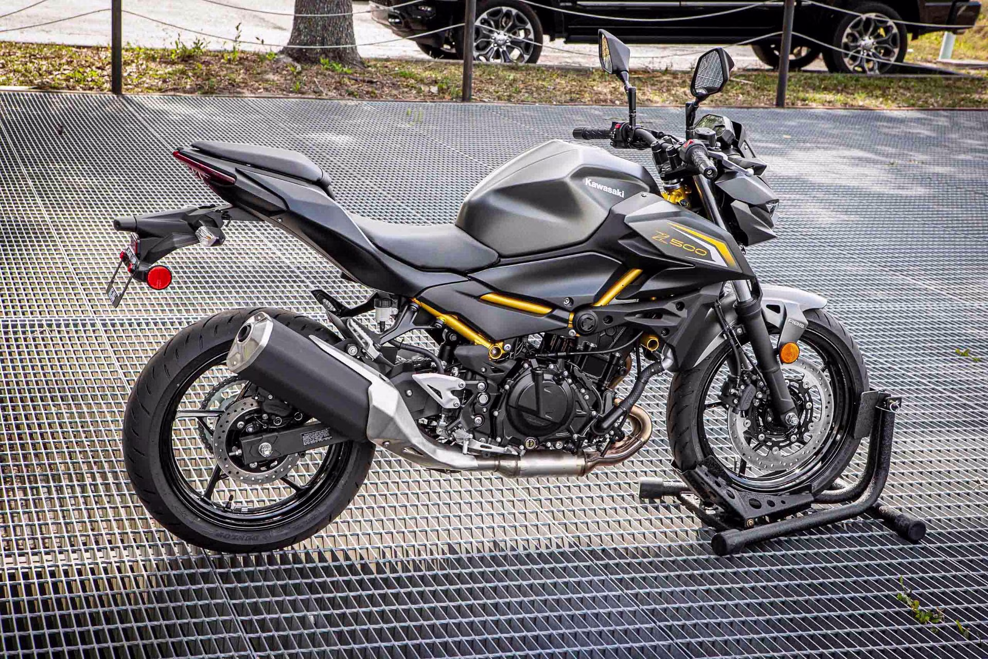 2026 Metallic Matte Graphenesteel Gray / Metallic Flat Spark Black Kawasaki Z500 ABS Motorcycle