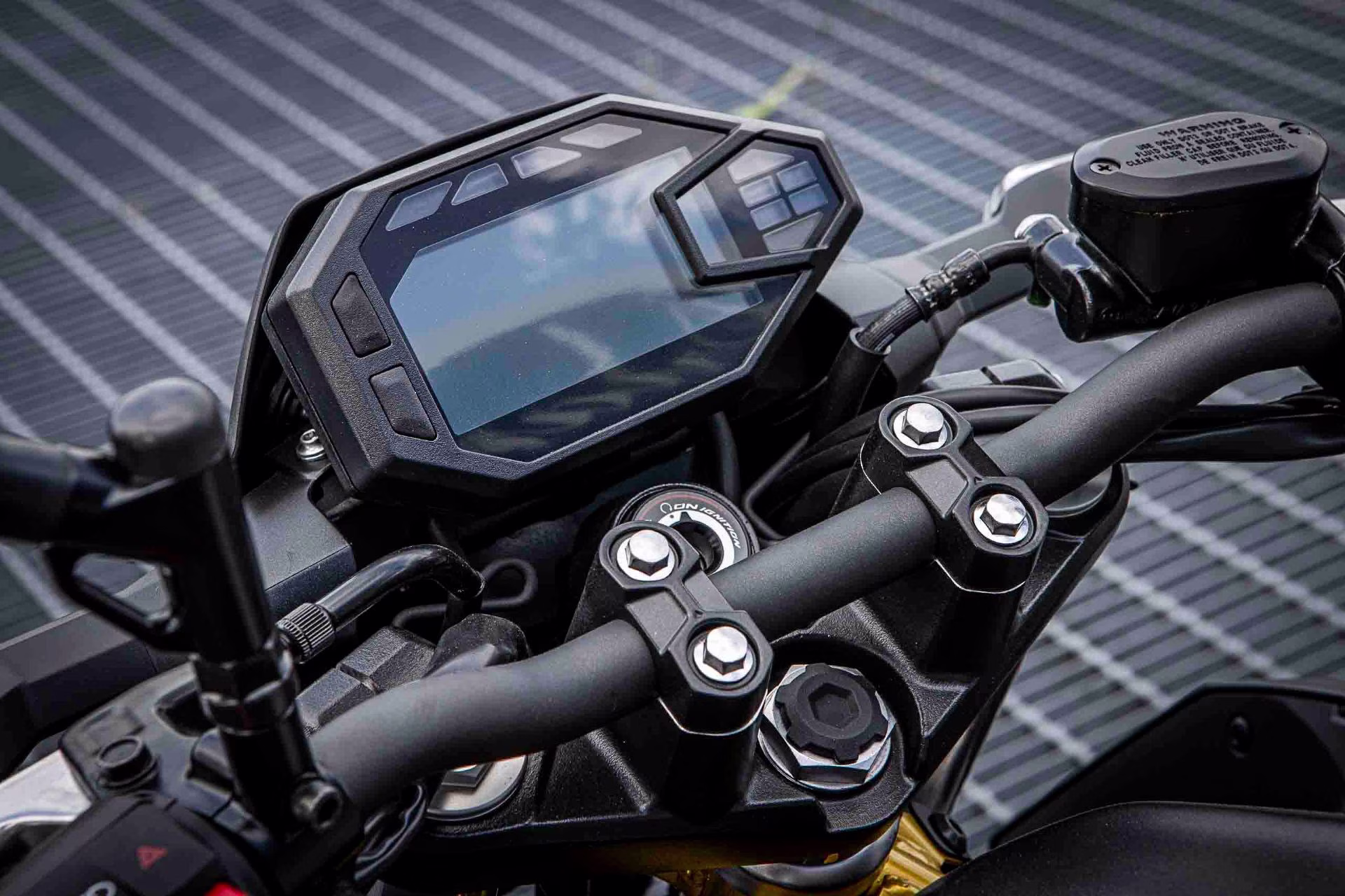 2026 Metallic Matte Graphenesteel Gray / Metallic Flat Spark Black Kawasaki Z500 ABS Motorcycle