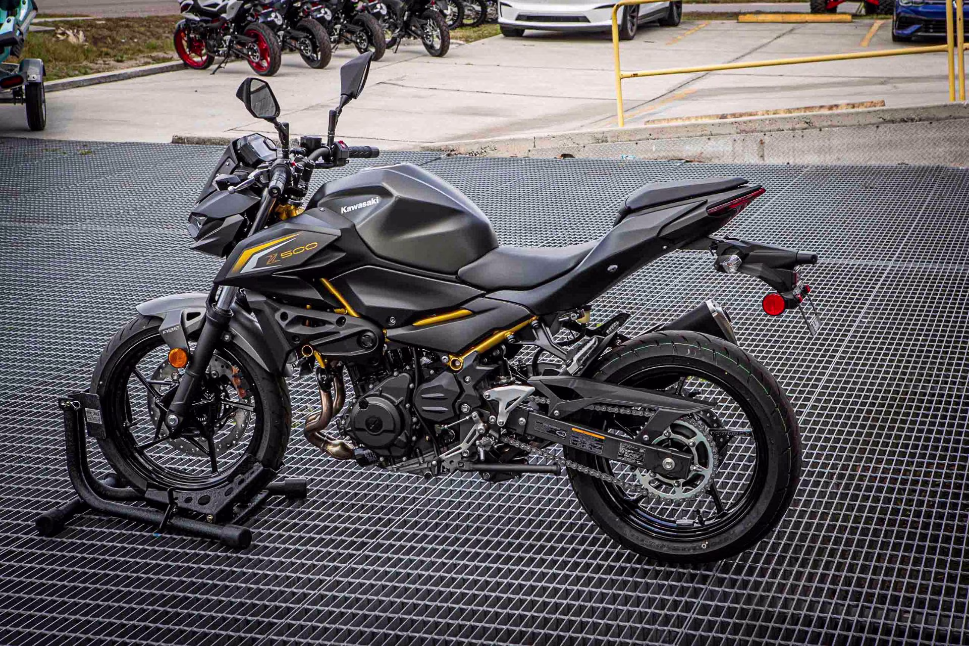 2026 Metallic Matte Graphenesteel Gray / Metallic Flat Spark Black Kawasaki Z500 ABS Motorcycle