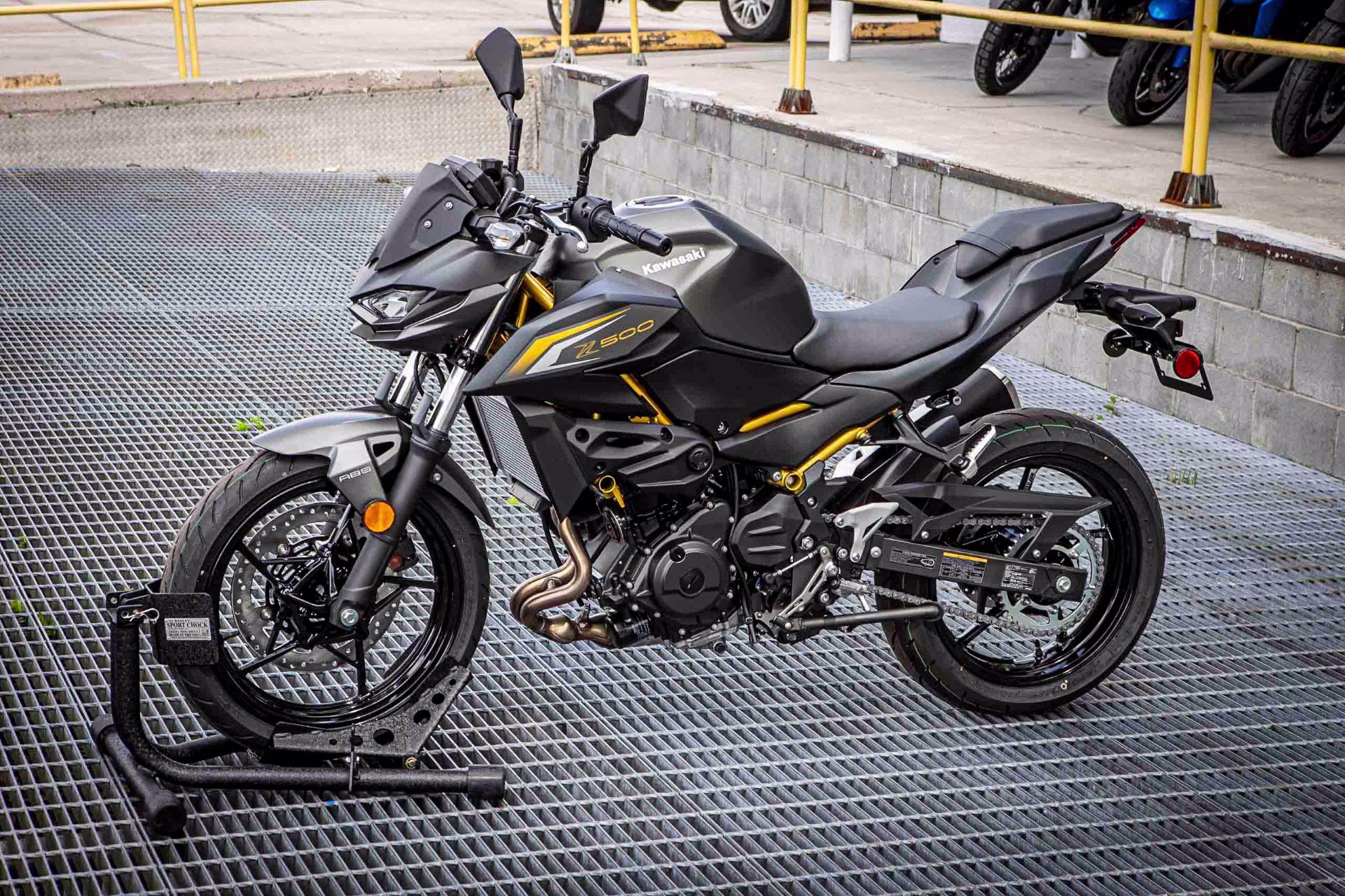 2026 Metallic Matte Graphenesteel Gray / Metallic Flat Spark Black Kawasaki Z500 ABS Motorcycle