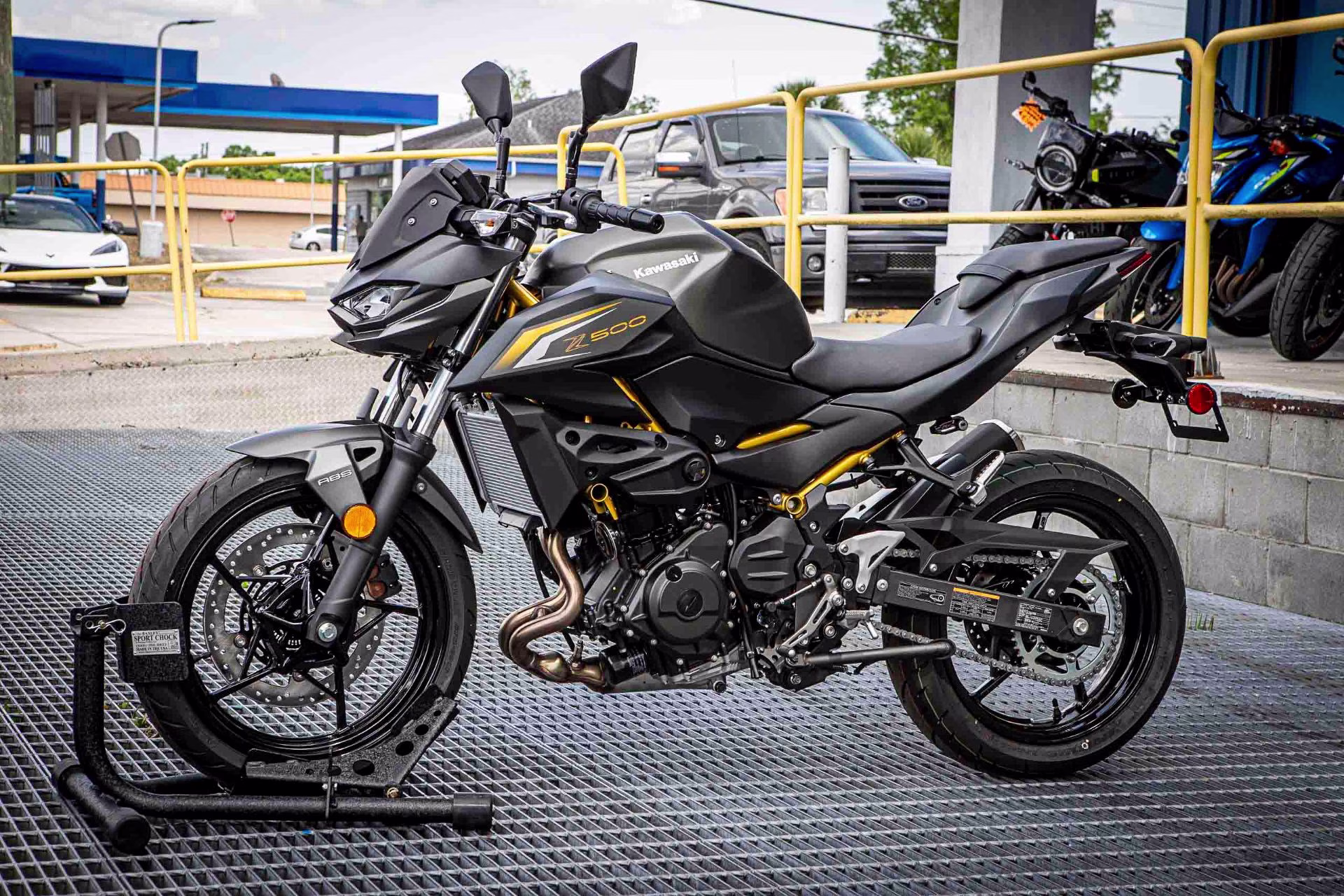 2026 Metallic Matte Graphenesteel Gray / Metallic Flat Spark Black Kawasaki Z500 ABS Motorcycle