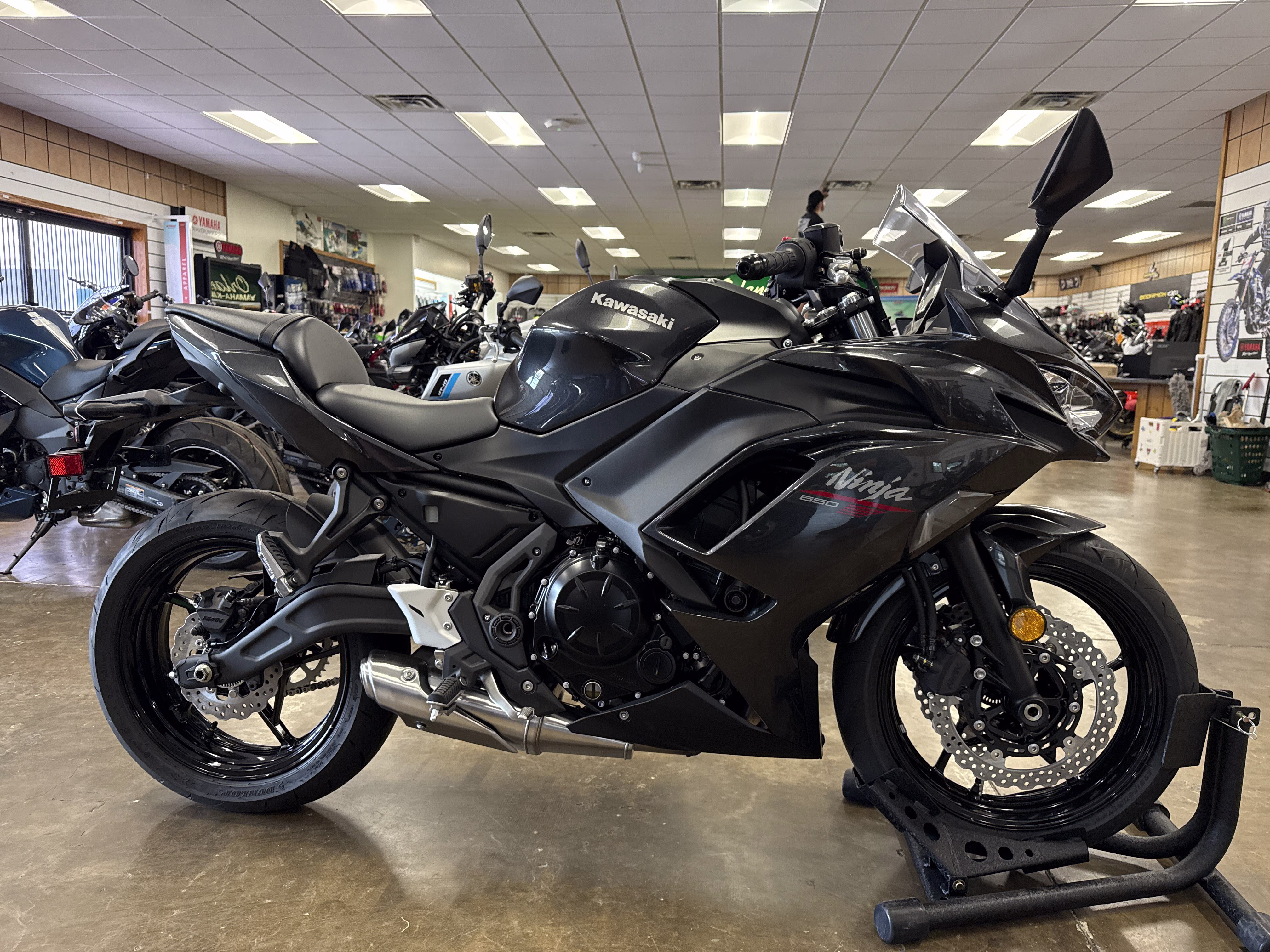 2026 Metallic Flat Spark Black / Metallic Carbon Gray Kawasaki Ninja 650 Motorcycle