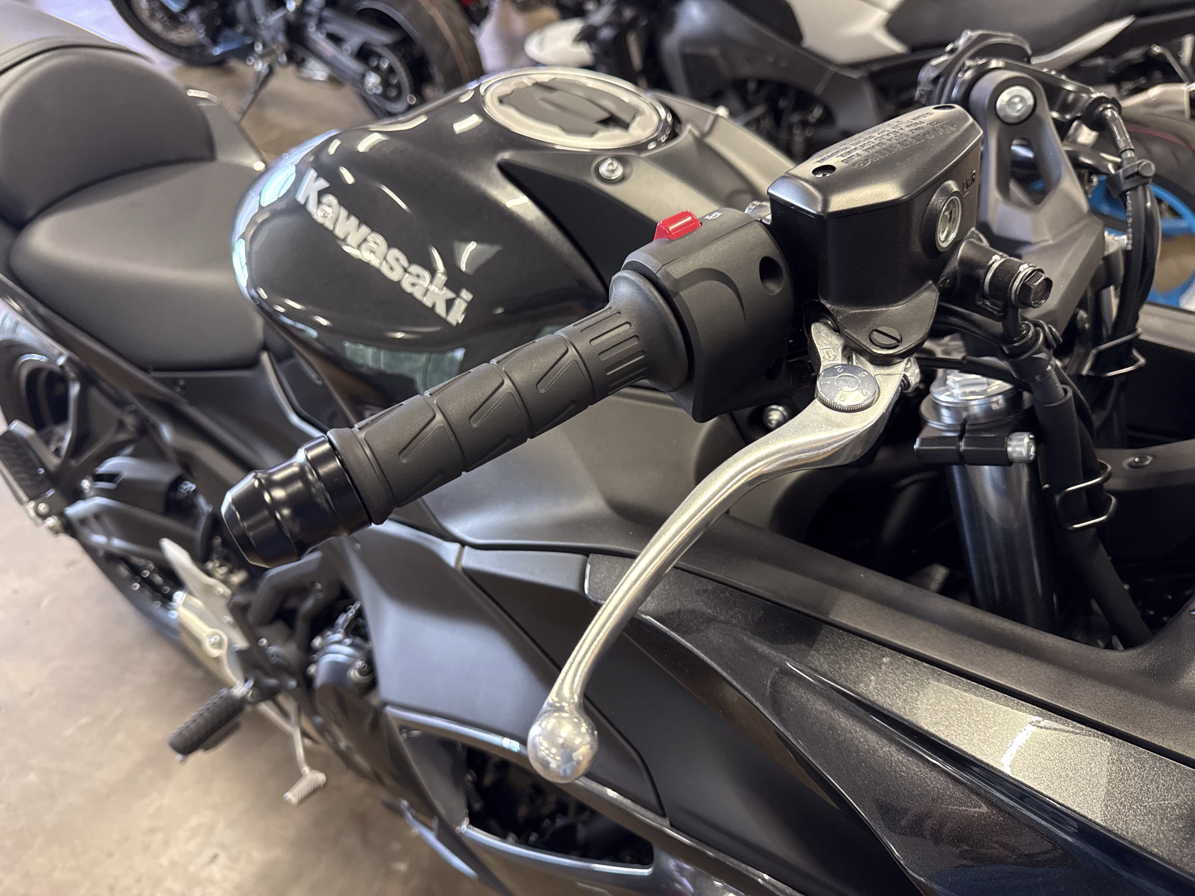 2026 Metallic Flat Spark Black / Metallic Carbon Gray Kawasaki Ninja 650 Motorcycle