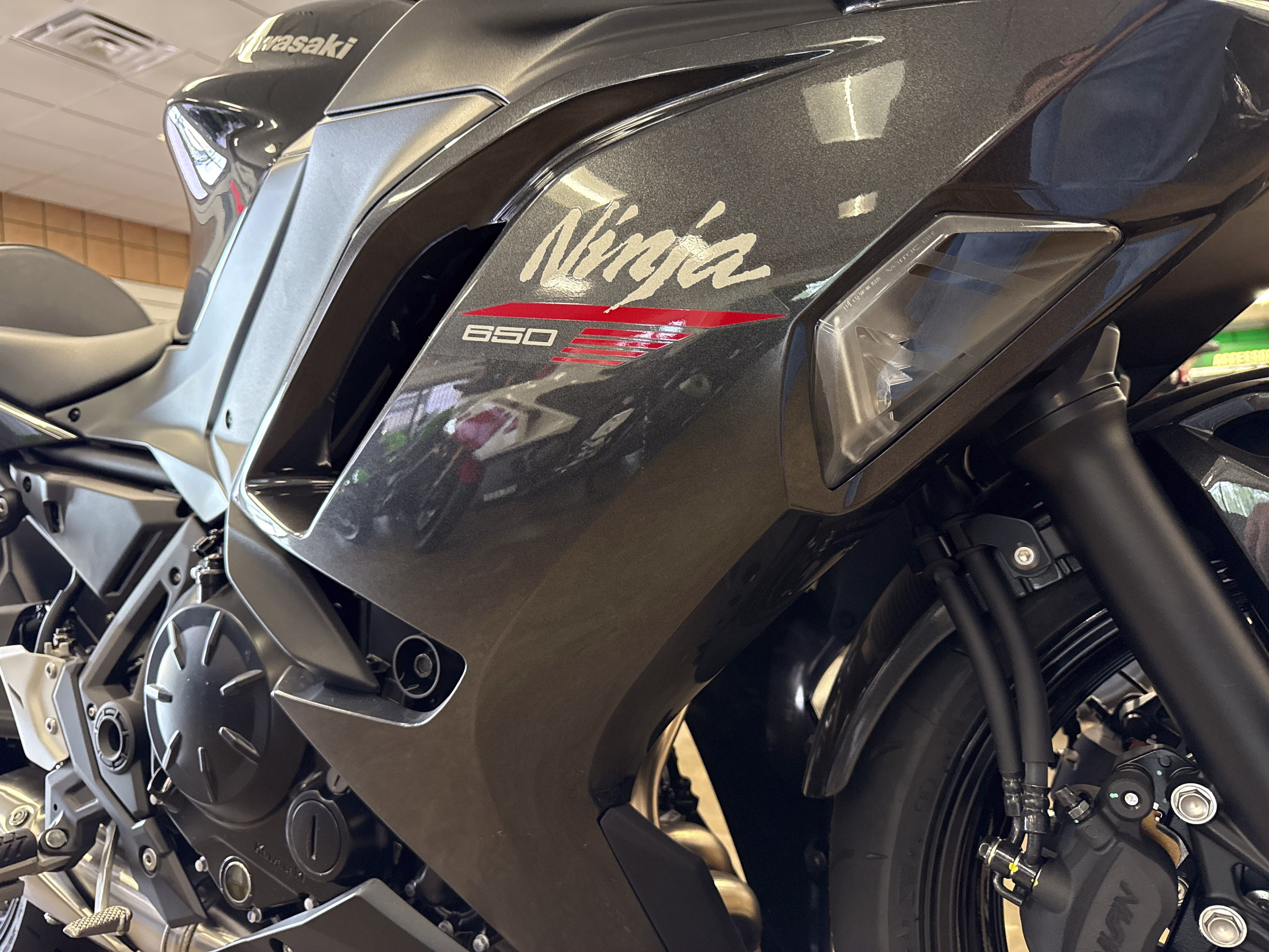 2026 Metallic Flat Spark Black / Metallic Carbon Gray Kawasaki Ninja 650 Motorcycle