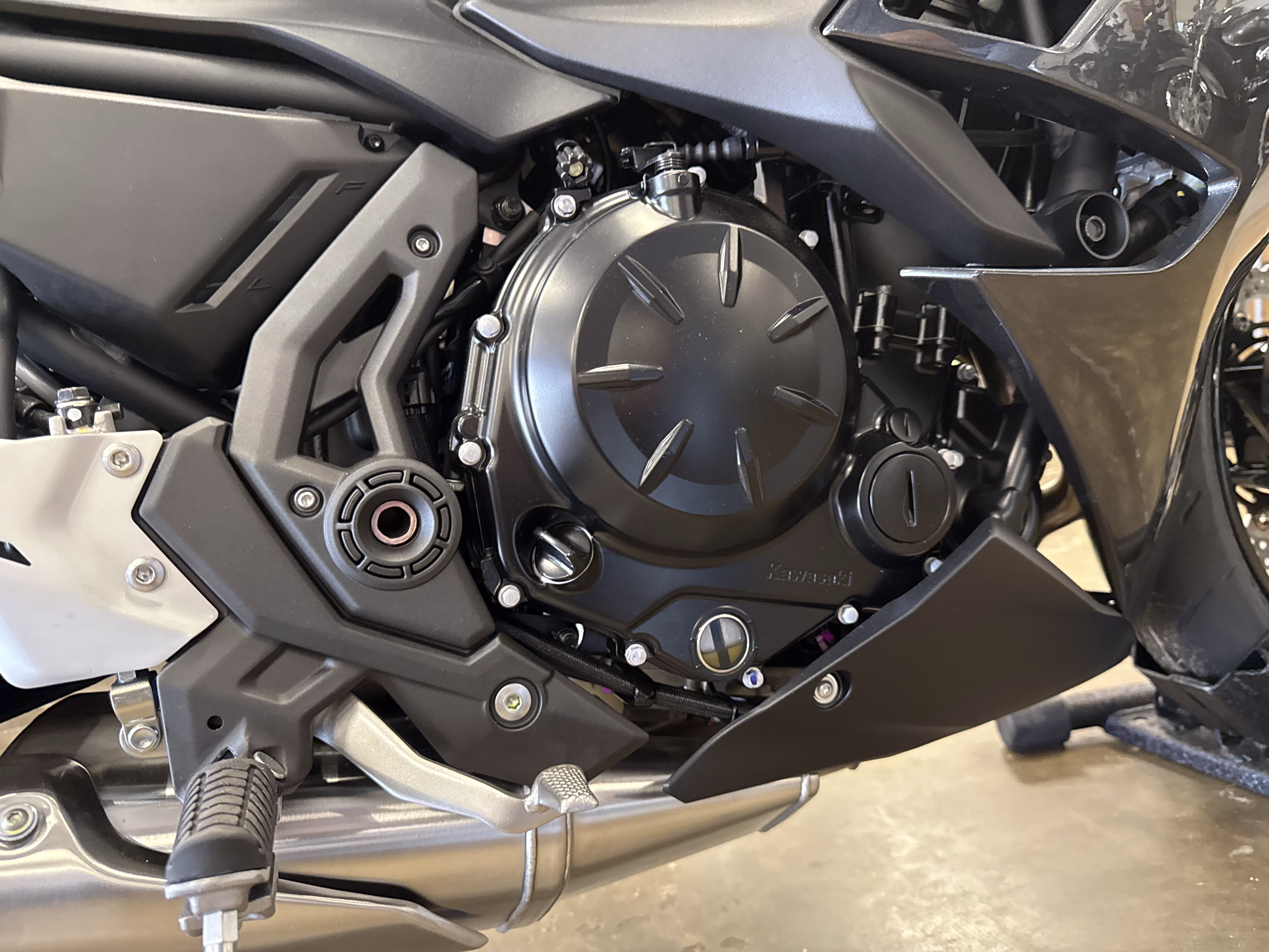 2026 Metallic Flat Spark Black / Metallic Carbon Gray Kawasaki Ninja 650 Motorcycle