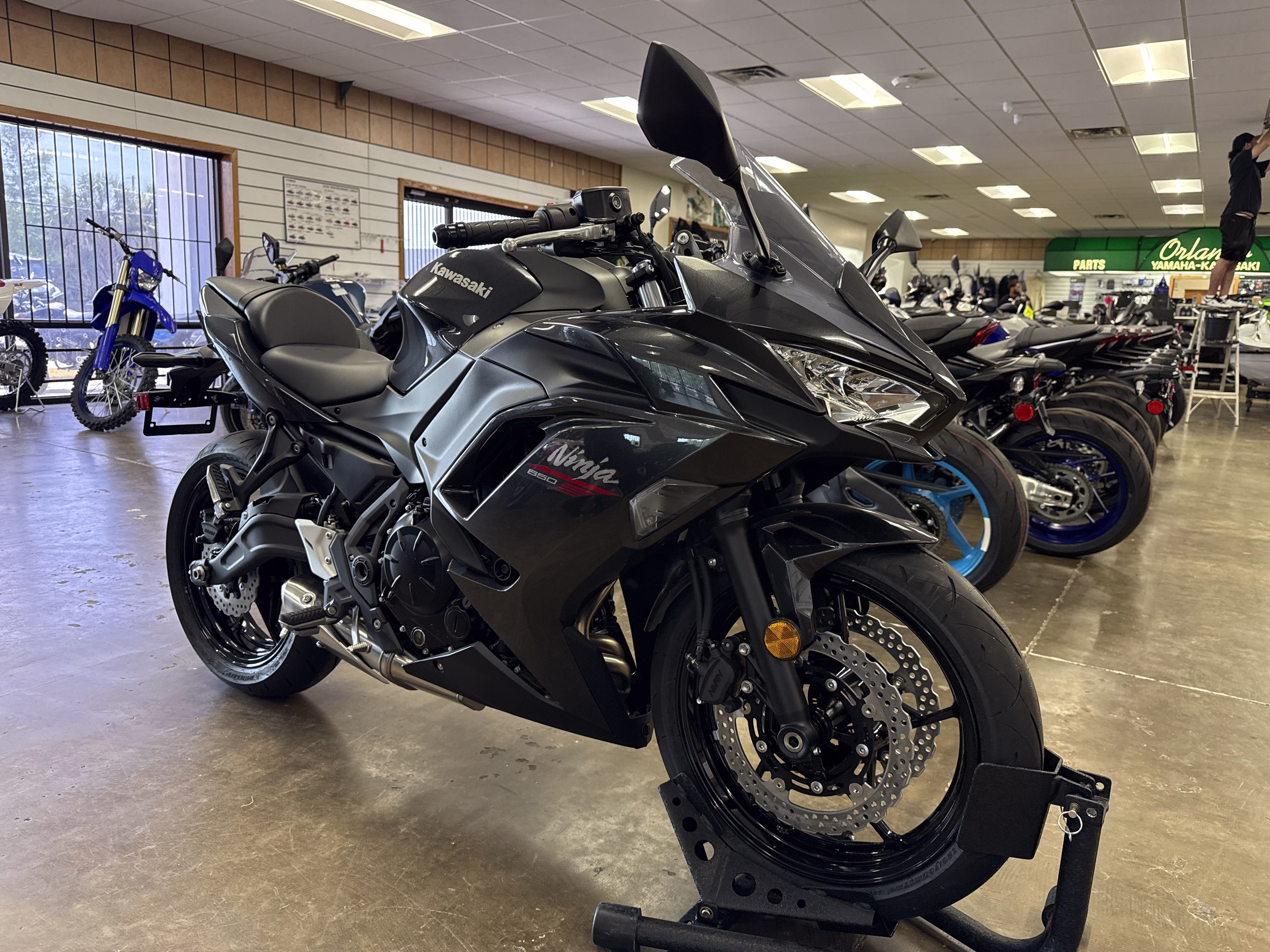 2026 Metallic Flat Spark Black / Metallic Carbon Gray Kawasaki Ninja 650 Motorcycle