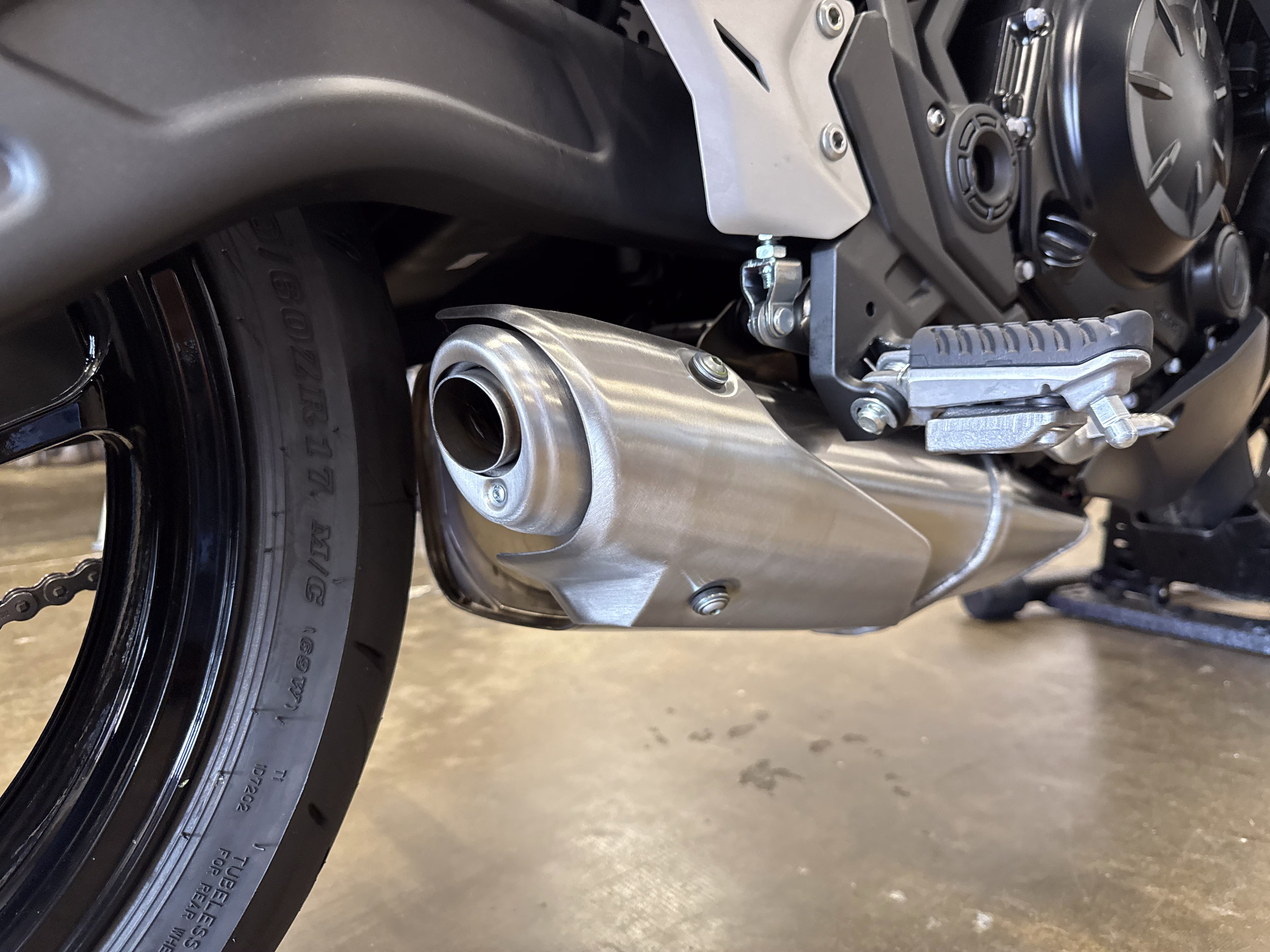 2026 Metallic Flat Spark Black / Metallic Carbon Gray Kawasaki Ninja 650 Motorcycle