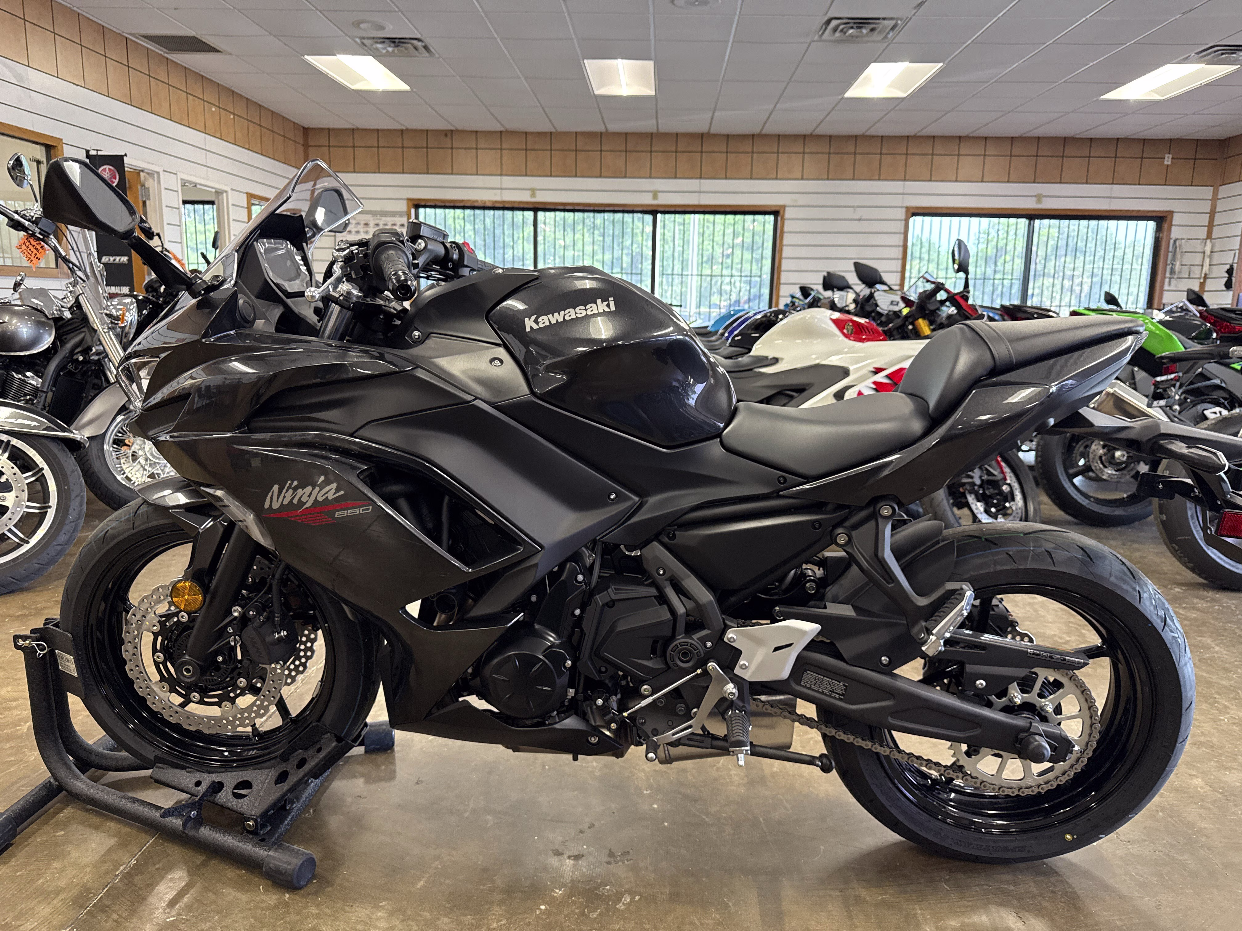 2026 Metallic Flat Spark Black / Metallic Carbon Gray Kawasaki Ninja 650 Motorcycle