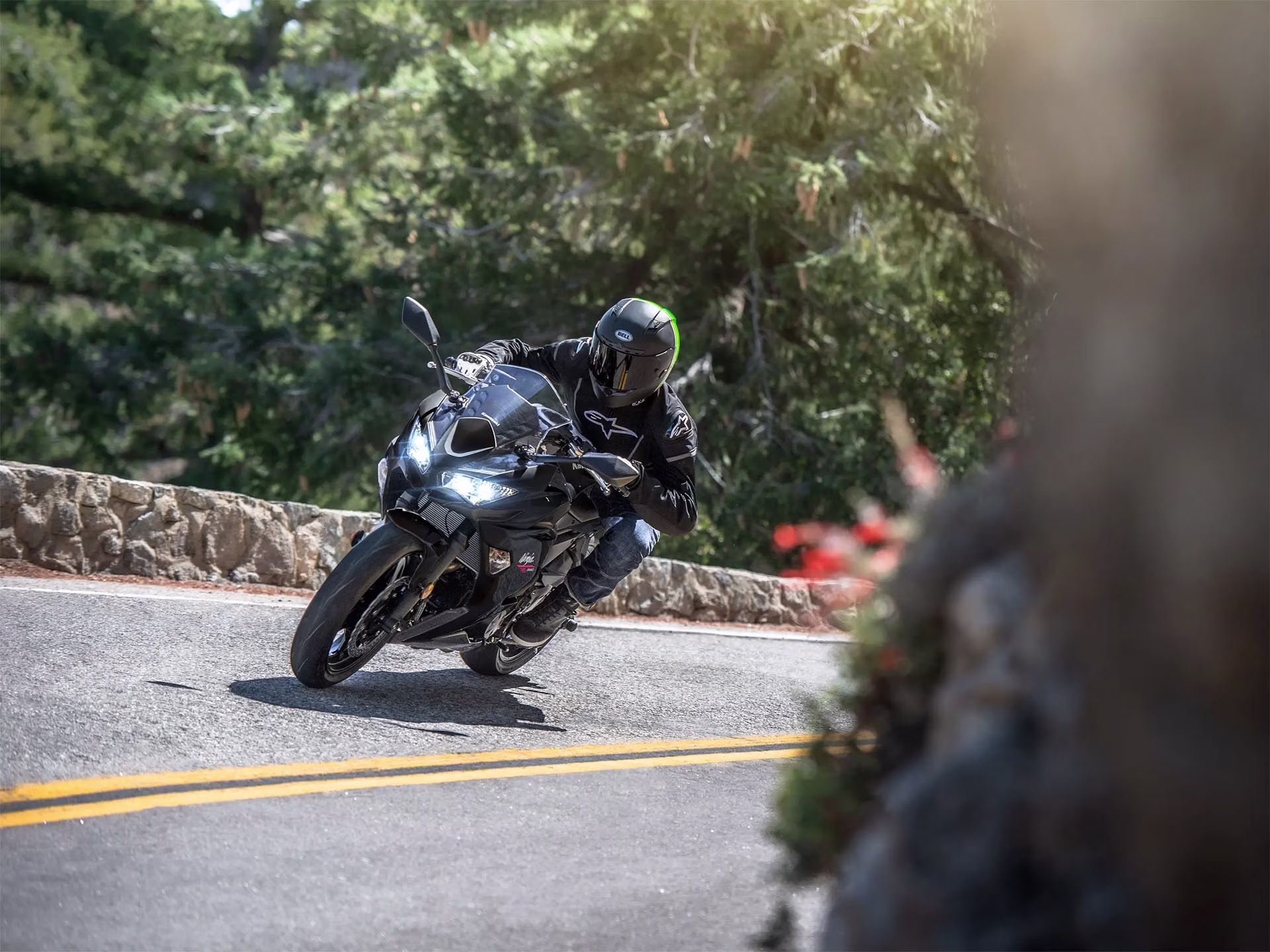 2026 Metallic Flat Spark Black / Metallic Carbon Gray Kawasaki Ninja 650 Motorcycle