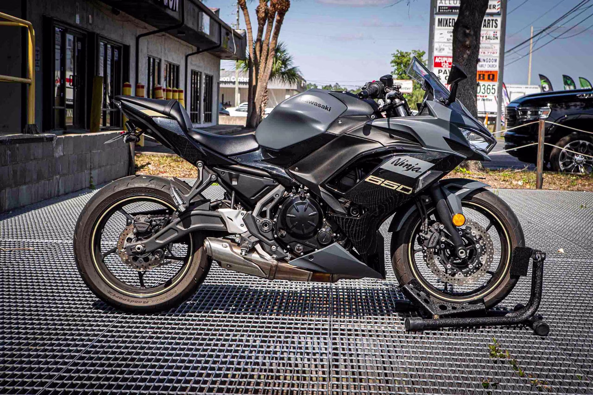 2024 Metallic Matte Covert Green / Metallic Spark Black / Pearl Sand Khaki Kawasaki Ninja 650 Motorcycle