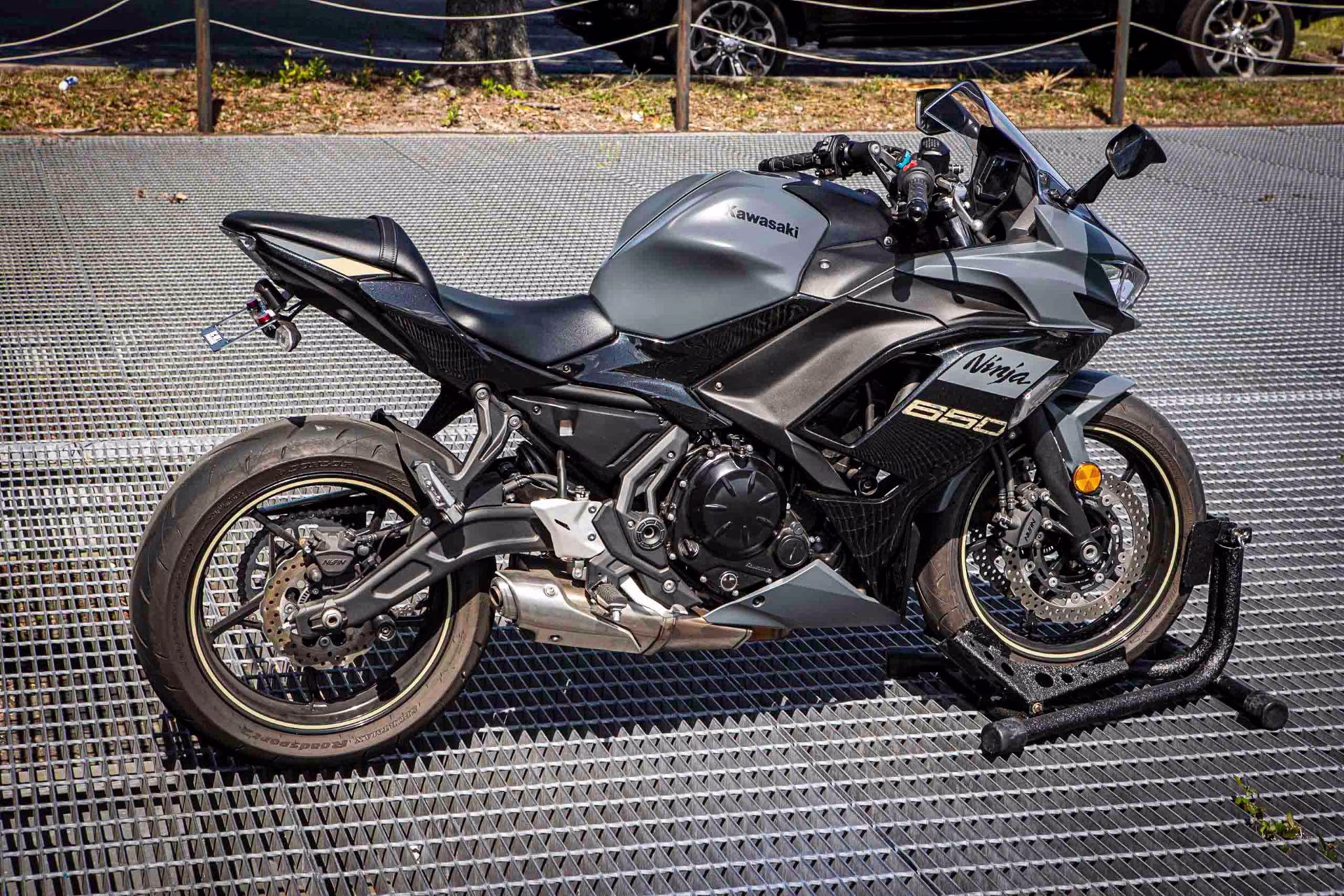 2024 Metallic Matte Covert Green / Metallic Spark Black / Pearl Sand Khaki Kawasaki Ninja 650 Motorcycle