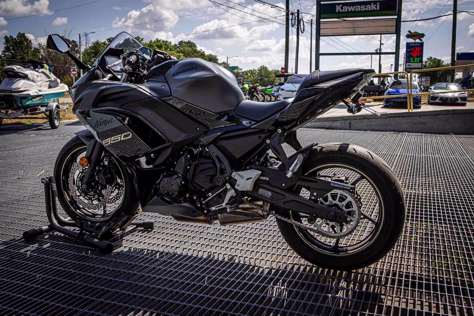 2024 Metallic Matte Covert Green / Metallic Spark Black / Pearl Sand Khaki Kawasaki Ninja 650 Motorcycle