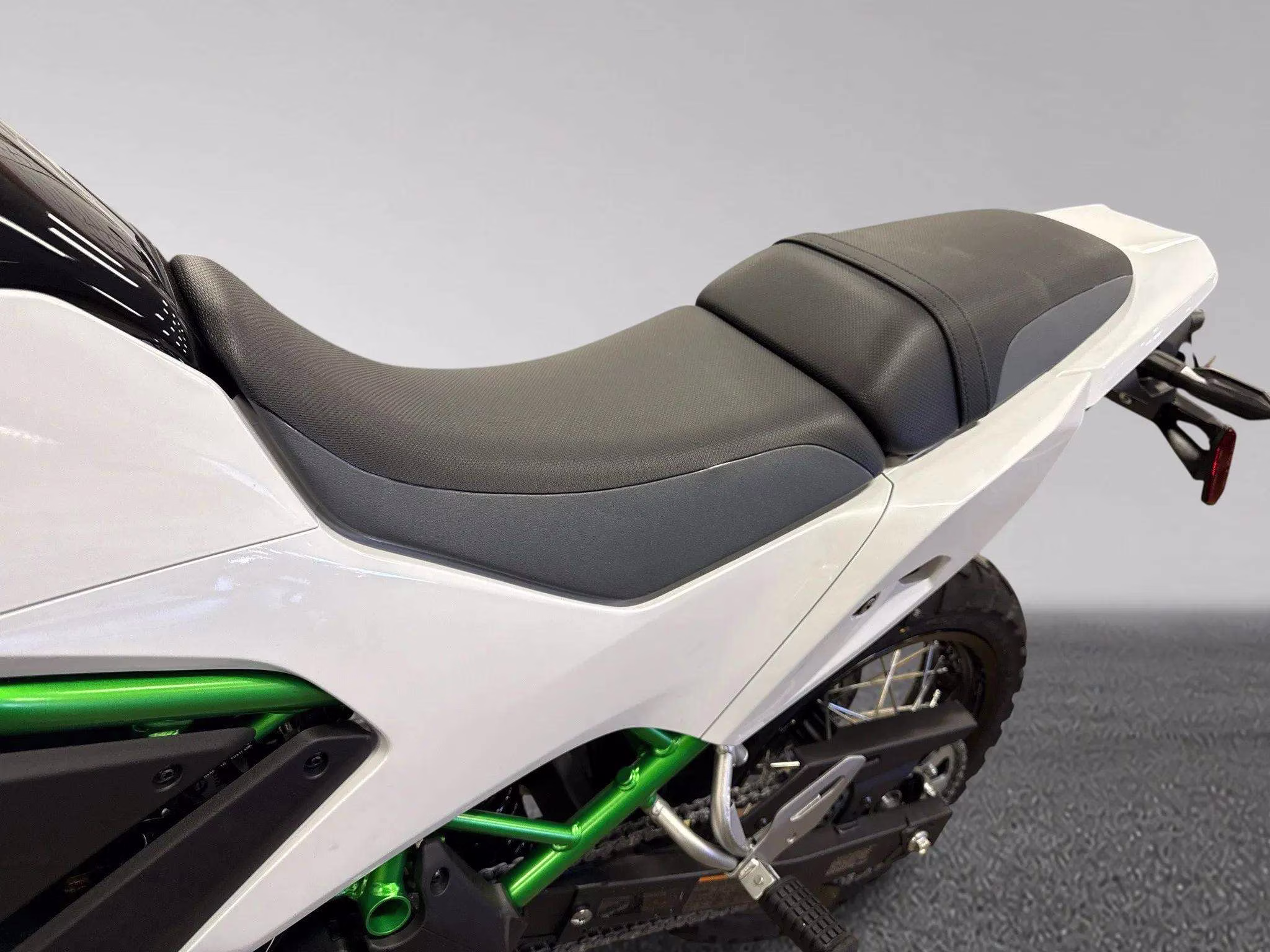 2026 White Kawasaki KLE 500 ABS SE Motorcycle