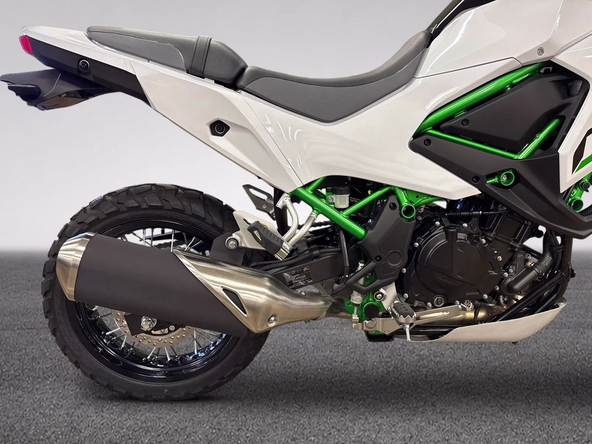 2026 White Kawasaki KLE 500 ABS SE Motorcycle