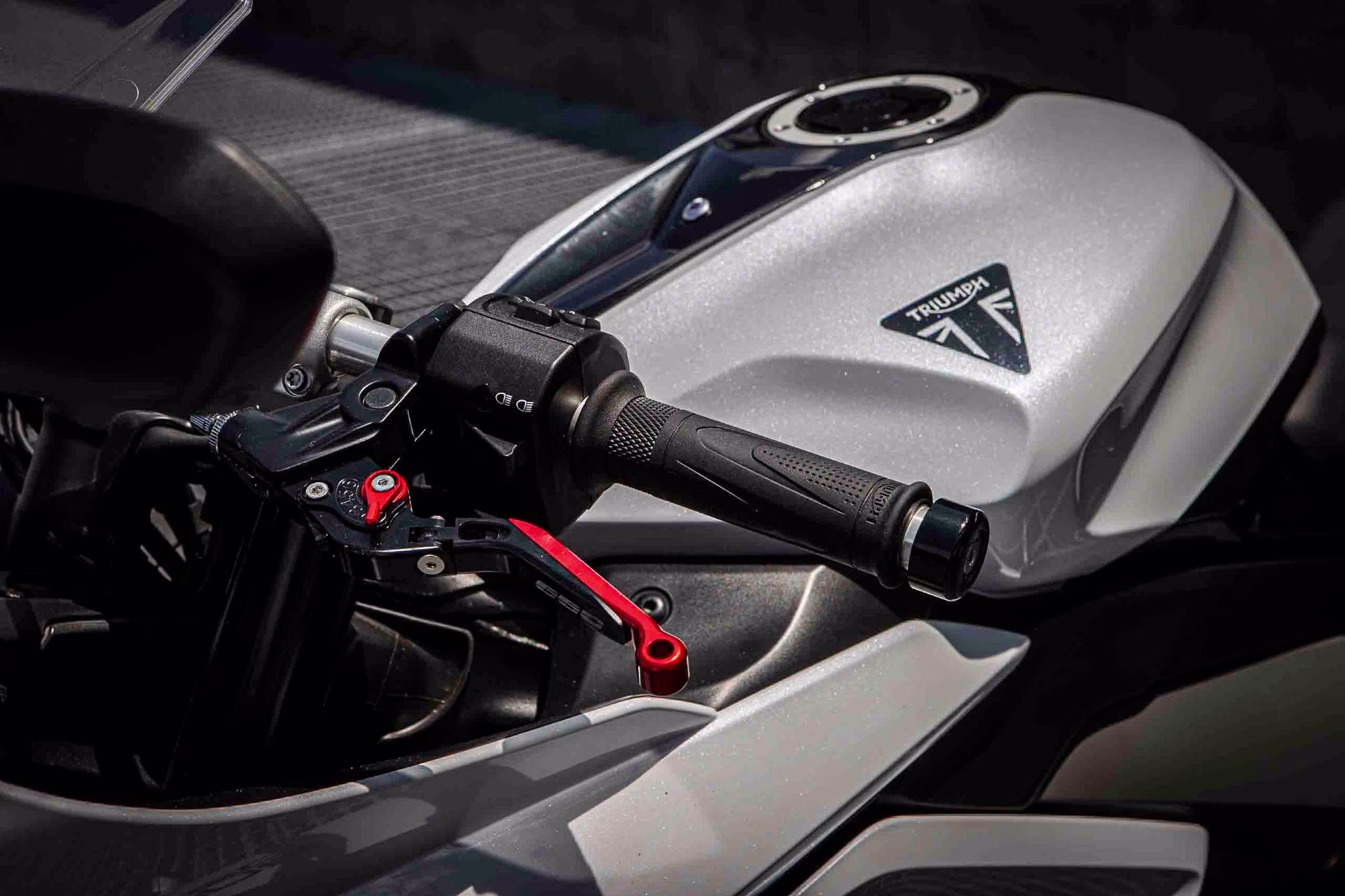2025 Snowdonia White / Sapphire Black Triumph Daytona 660 Motorcycle